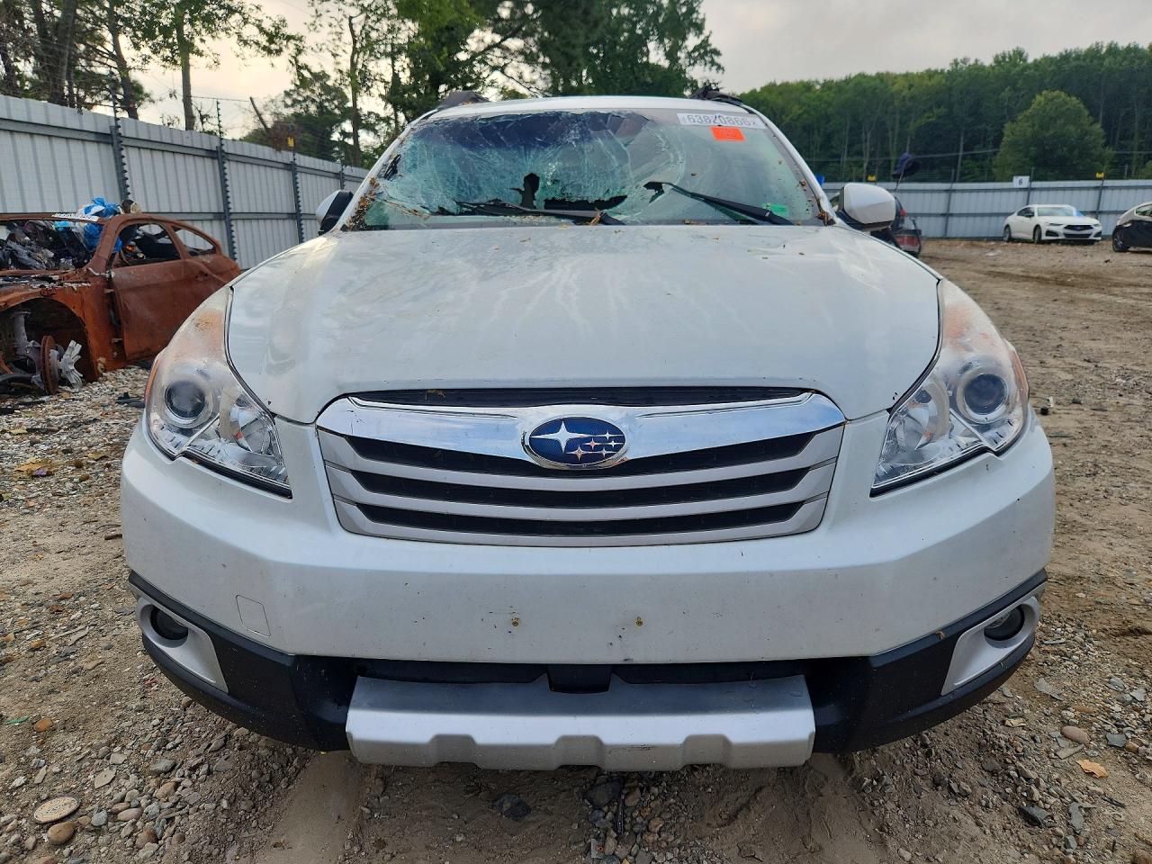 2011 Subaru Outback 2.5i Limited White vin: 4S4BRBKC5B3407200