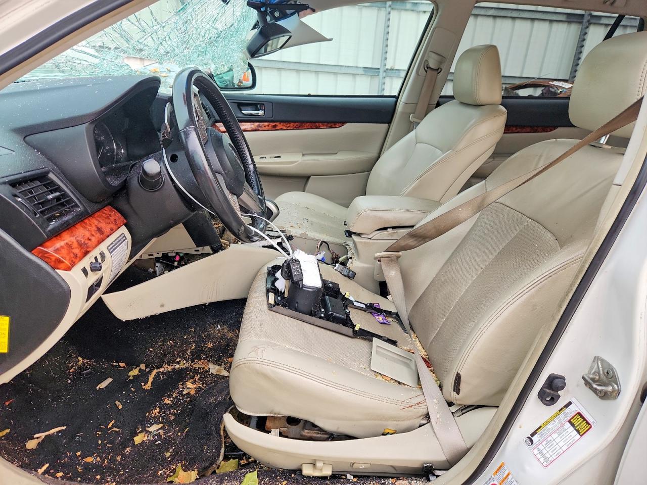2011 Subaru Outback 2.5i Limited White vin: 4S4BRBKC5B3407200