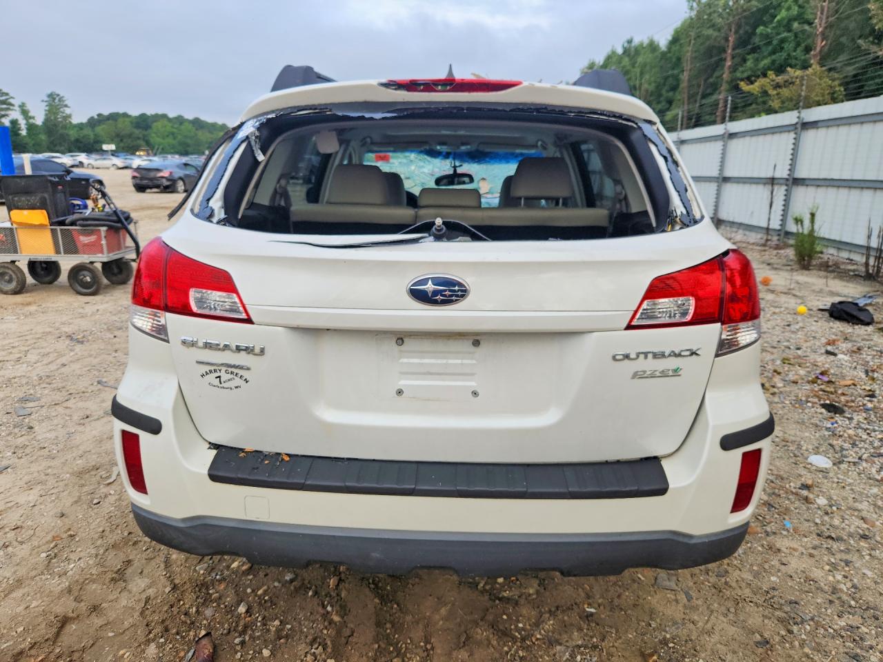 2011 Subaru Outback 2.5i Limited White vin: 4S4BRBKC5B3407200
