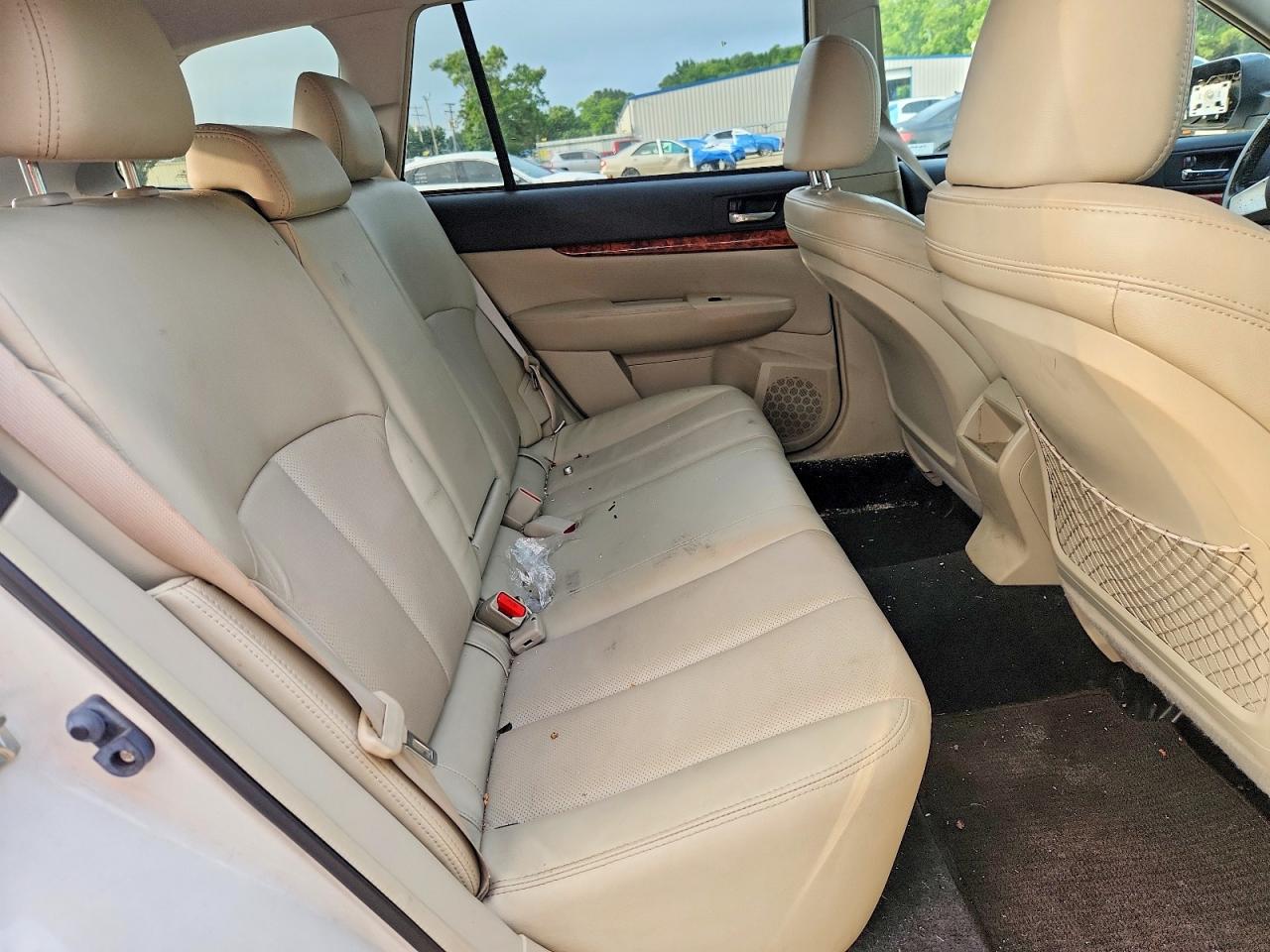 2011 Subaru Outback 2.5i Limited White vin: 4S4BRBKC5B3407200