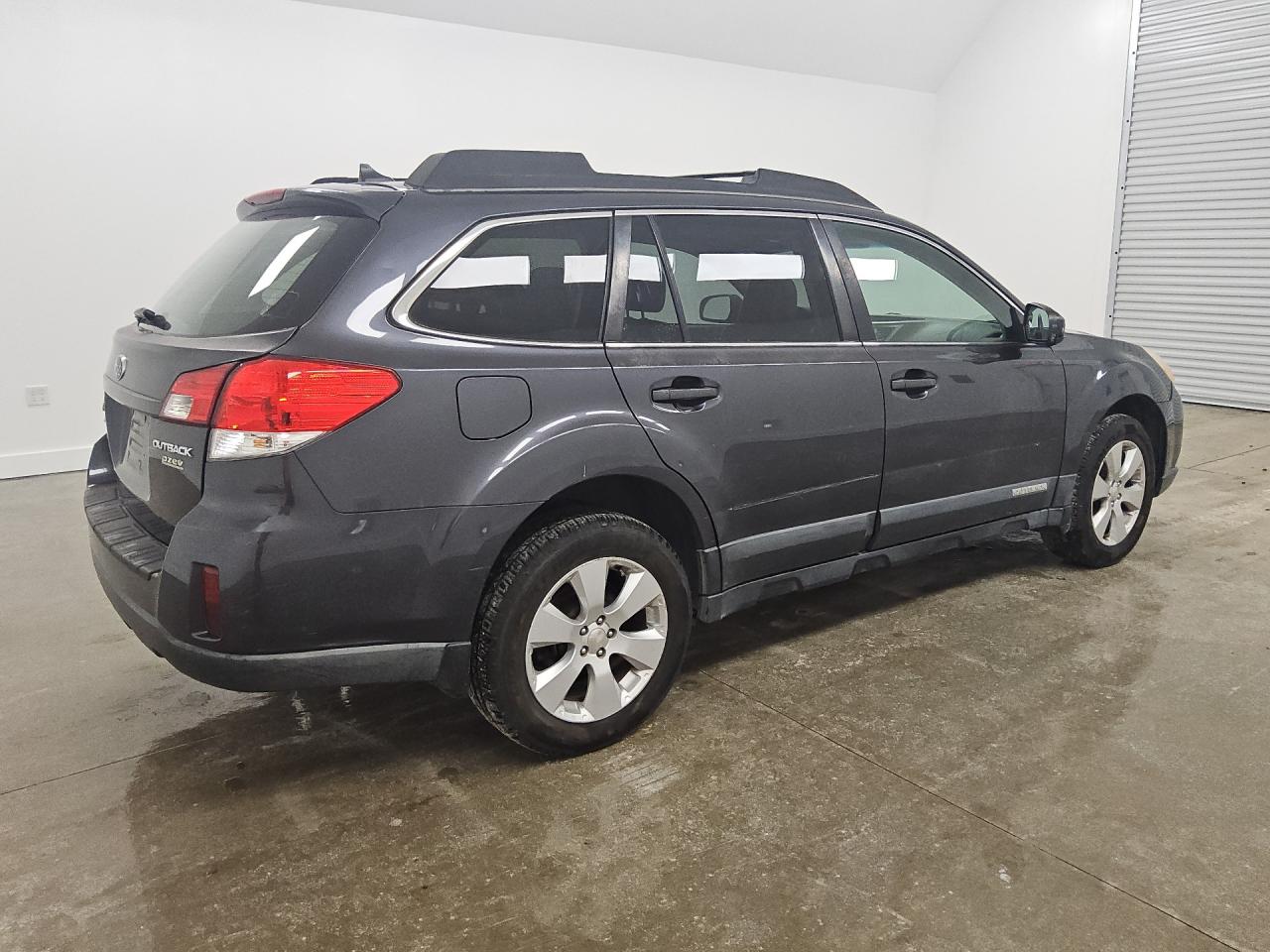 2011 Subaru Outback 2.5i Limited Gray vin: 4S4BRBKC5B3413501 Damage: Right Front Tire, Worn, Replacement Required