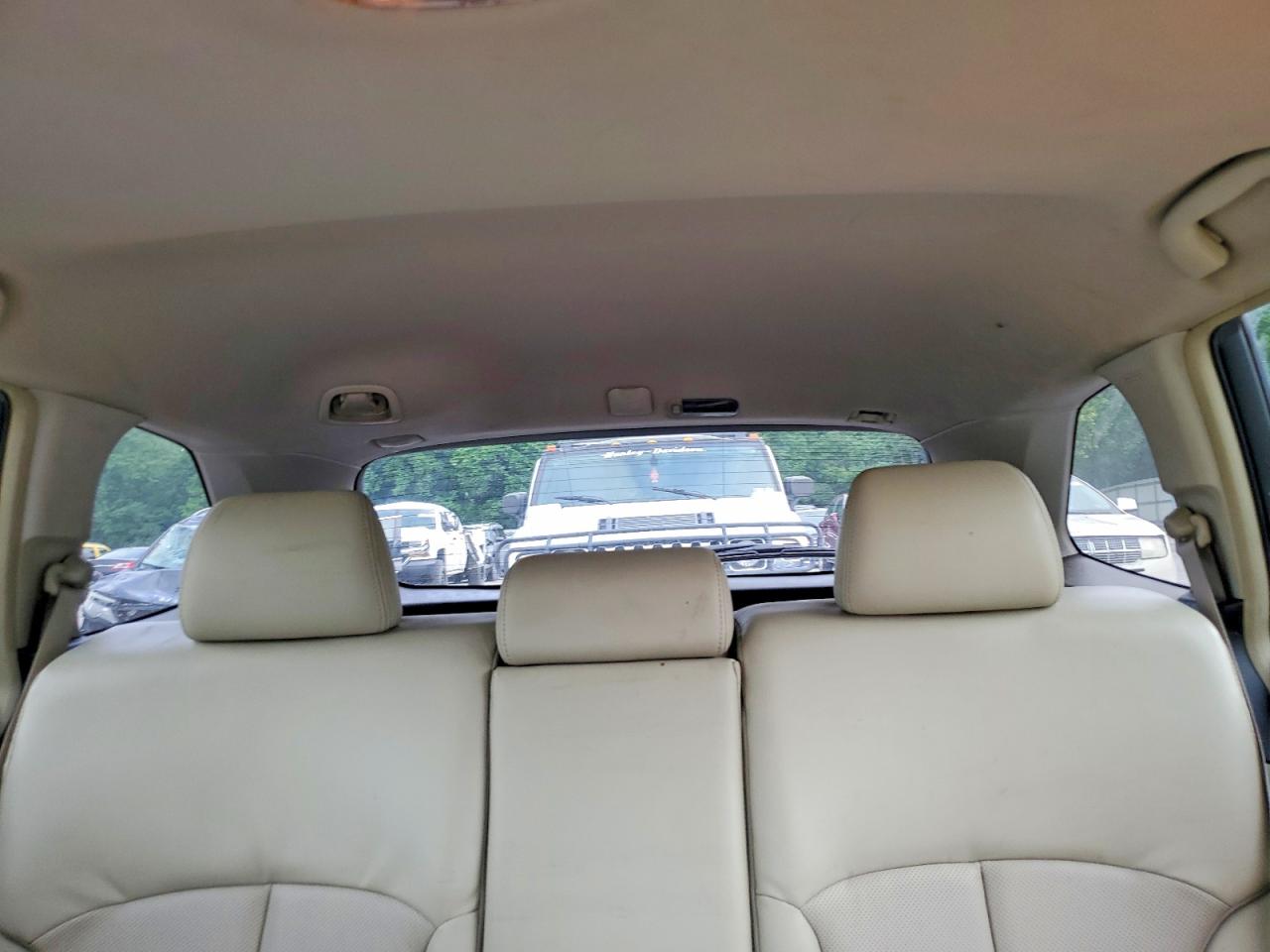 2011 Subaru Outback 2.5i Limited White vin: 4S4BRBKC5B3442450