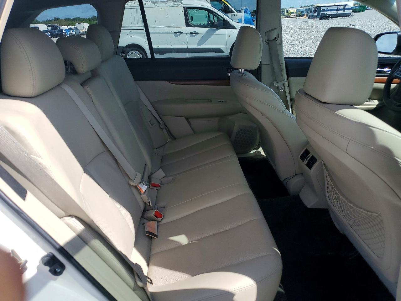 2013 Subaru Outback 2.5i Limited White vin: 4S4BRBKC5D3238900