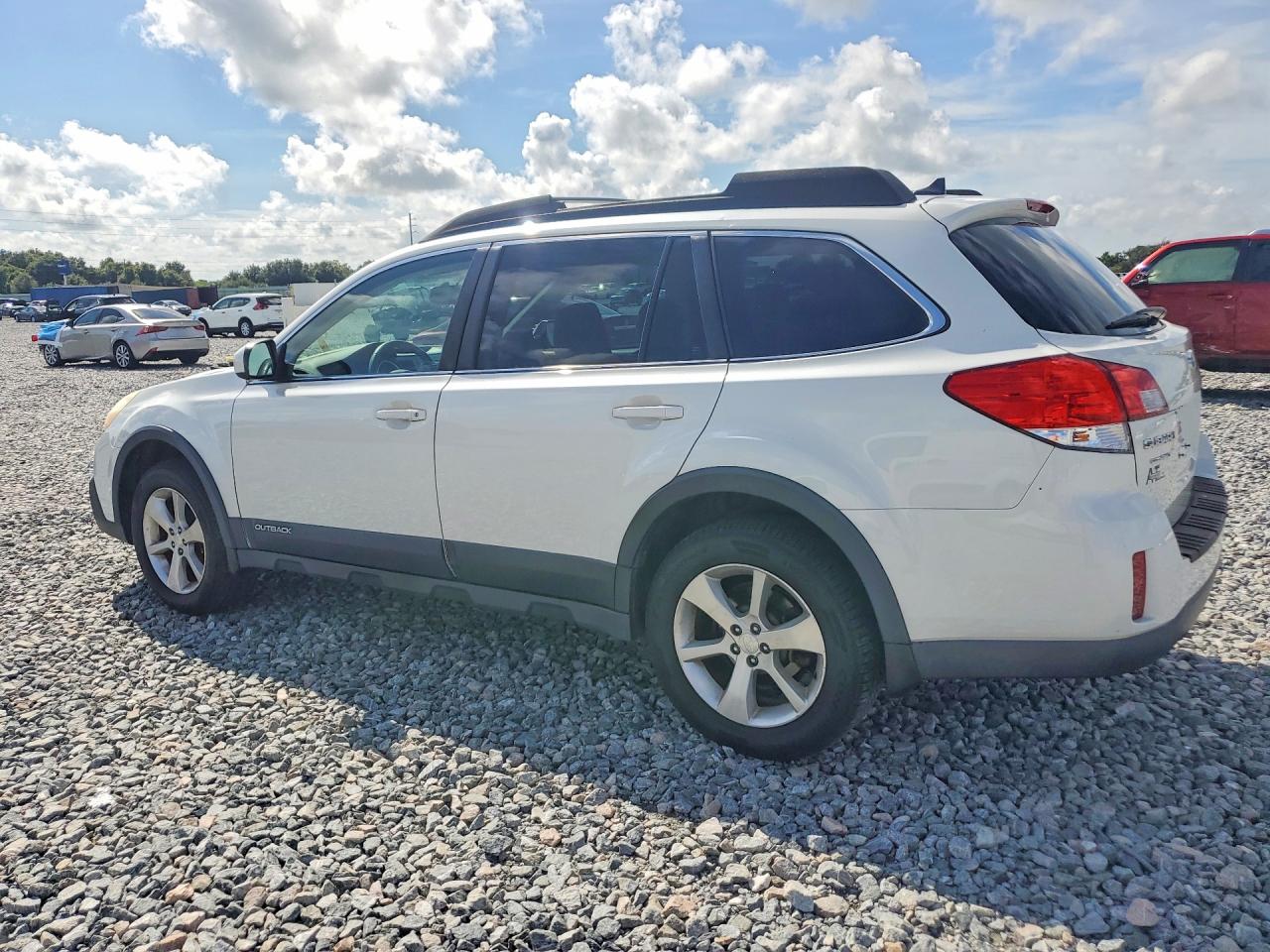 2013 Subaru Outback 2.5i Limited White vin: 4S4BRBKC5D3238900