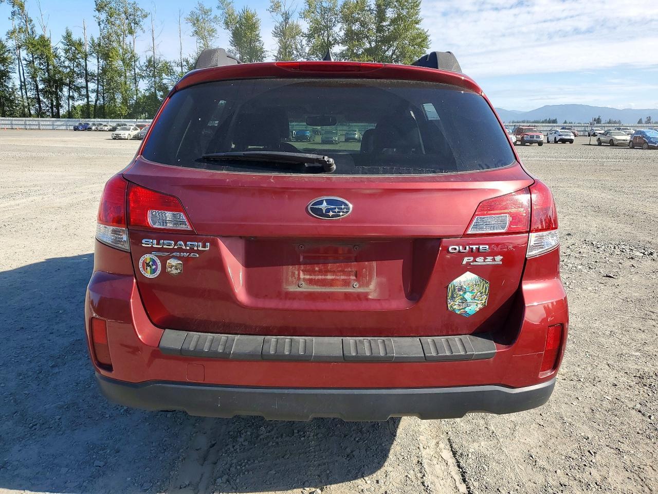 2013 Subaru Outback 2.5i Limited Red vin: 4S4BRBKC5D3242929