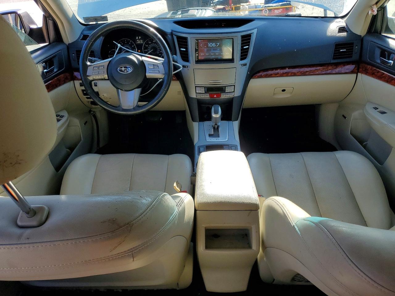 2010 Subaru Outback 2.5i Limited White vin: 4S4BRBKC6A3380670