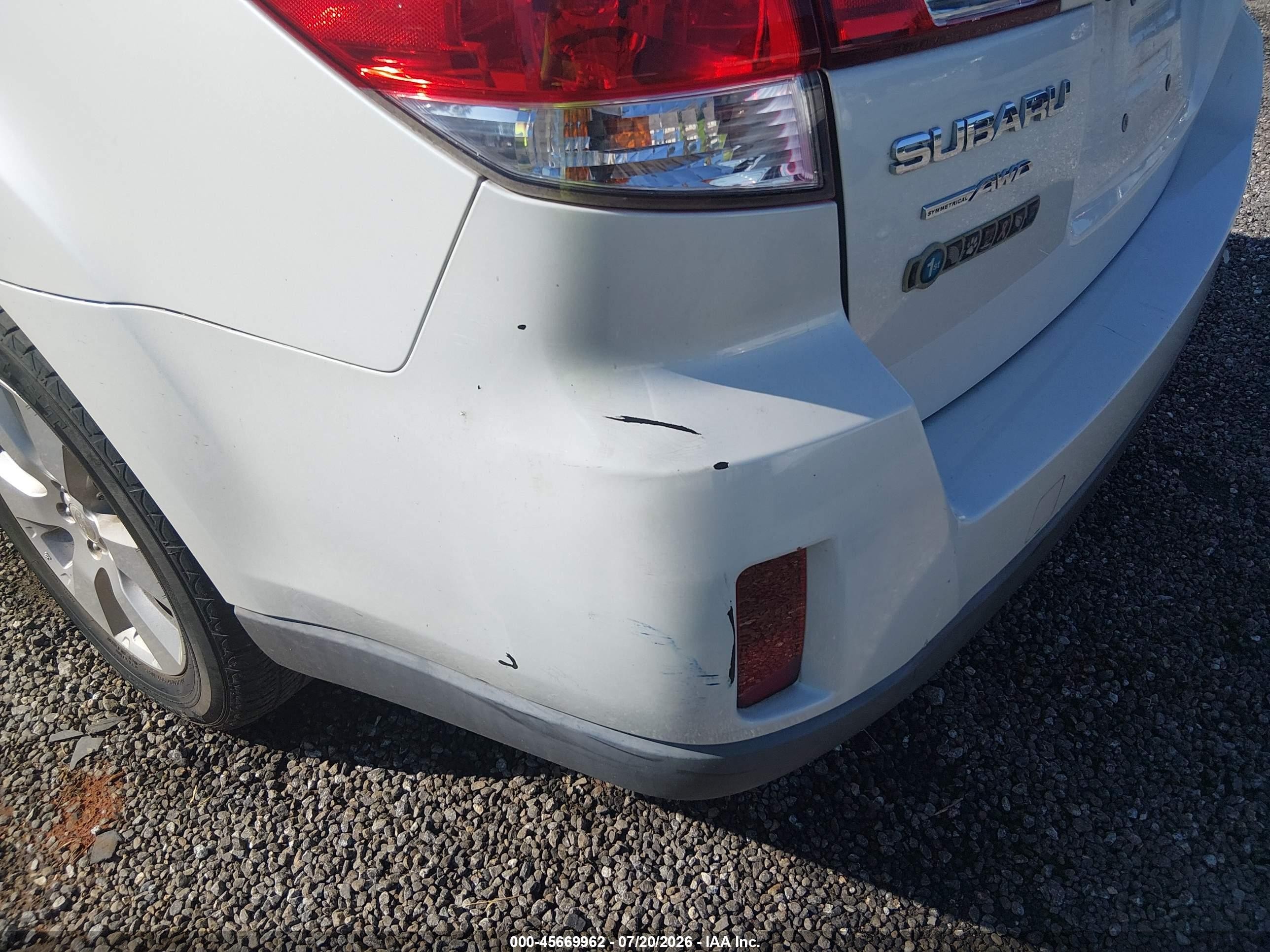 2011 Subaru Outback 2.5i Limited White vin: 4S4BRBKC6B3320566