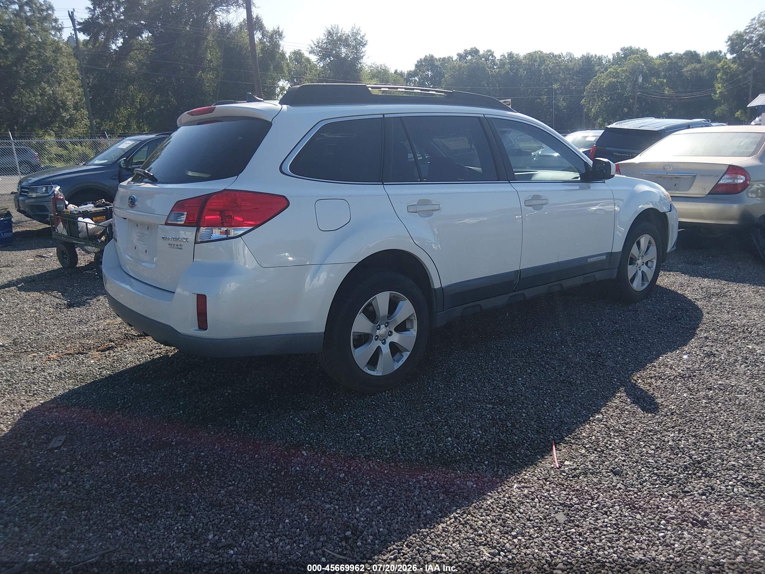 2011 Subaru Outback 2.5i Limited White vin: 4S4BRBKC6B3320566
