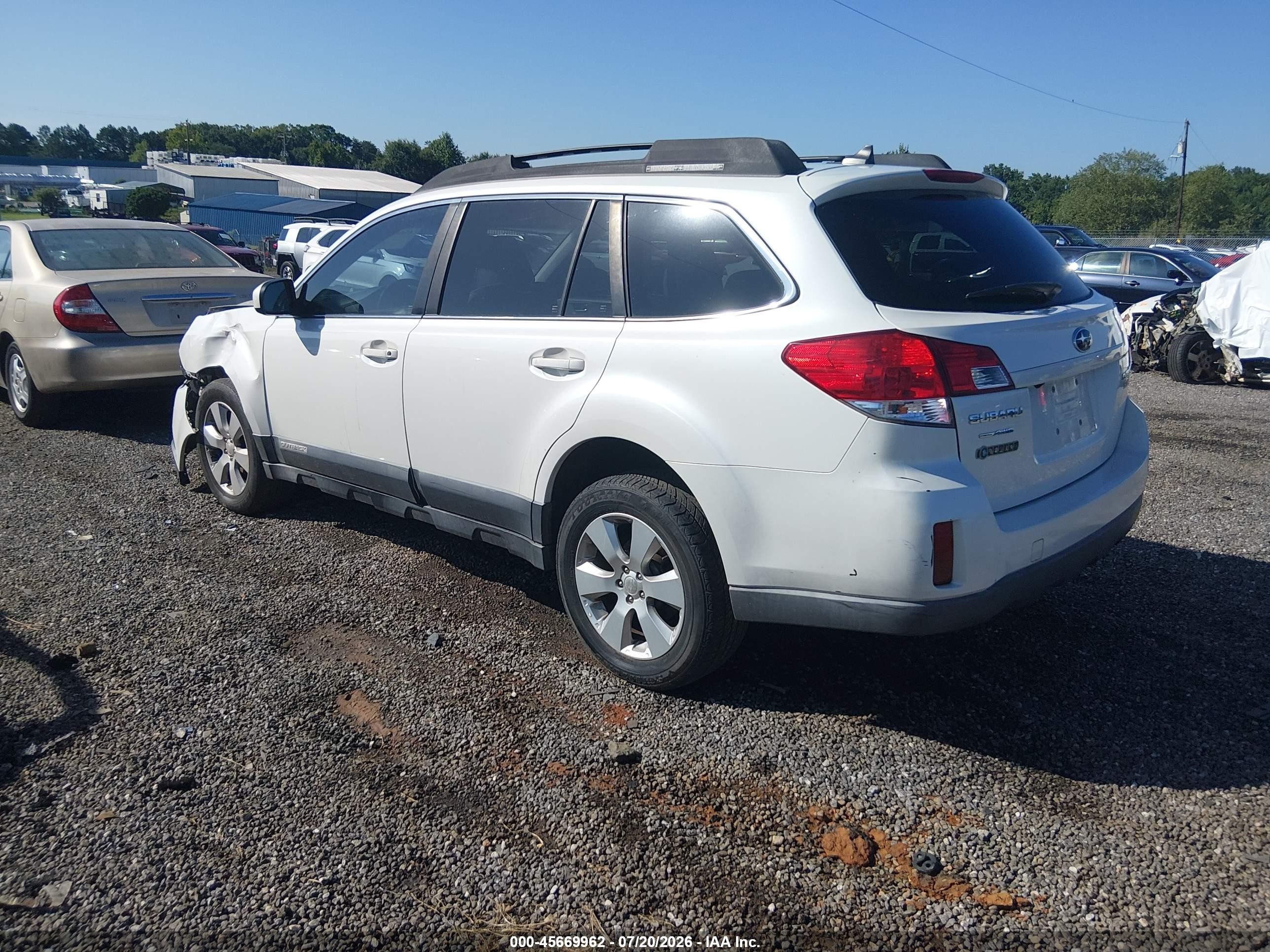 2011 Subaru Outback 2.5i Limited White vin: 4S4BRBKC6B3320566