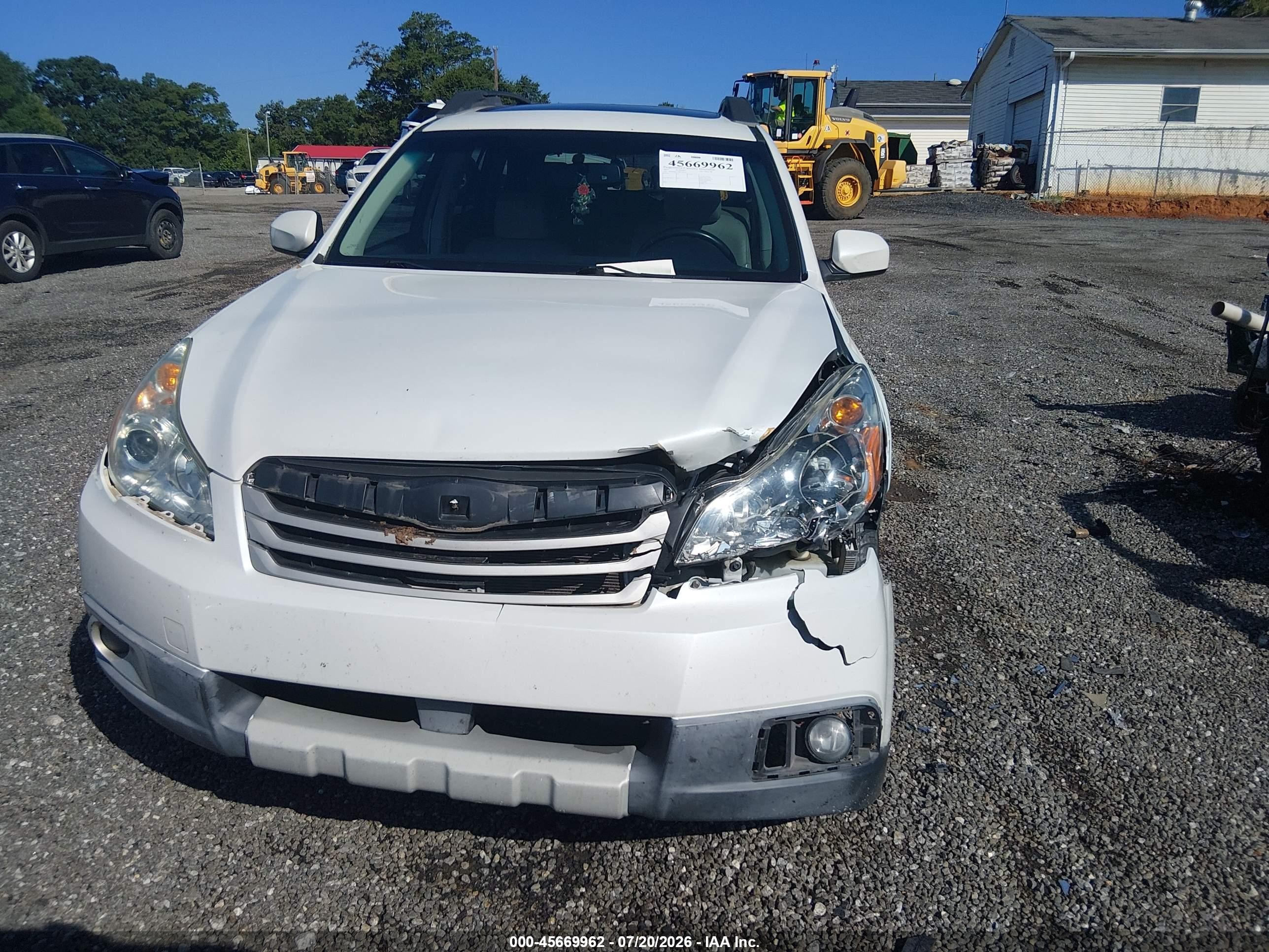 2011 Subaru Outback 2.5i Limited White vin: 4S4BRBKC6B3320566