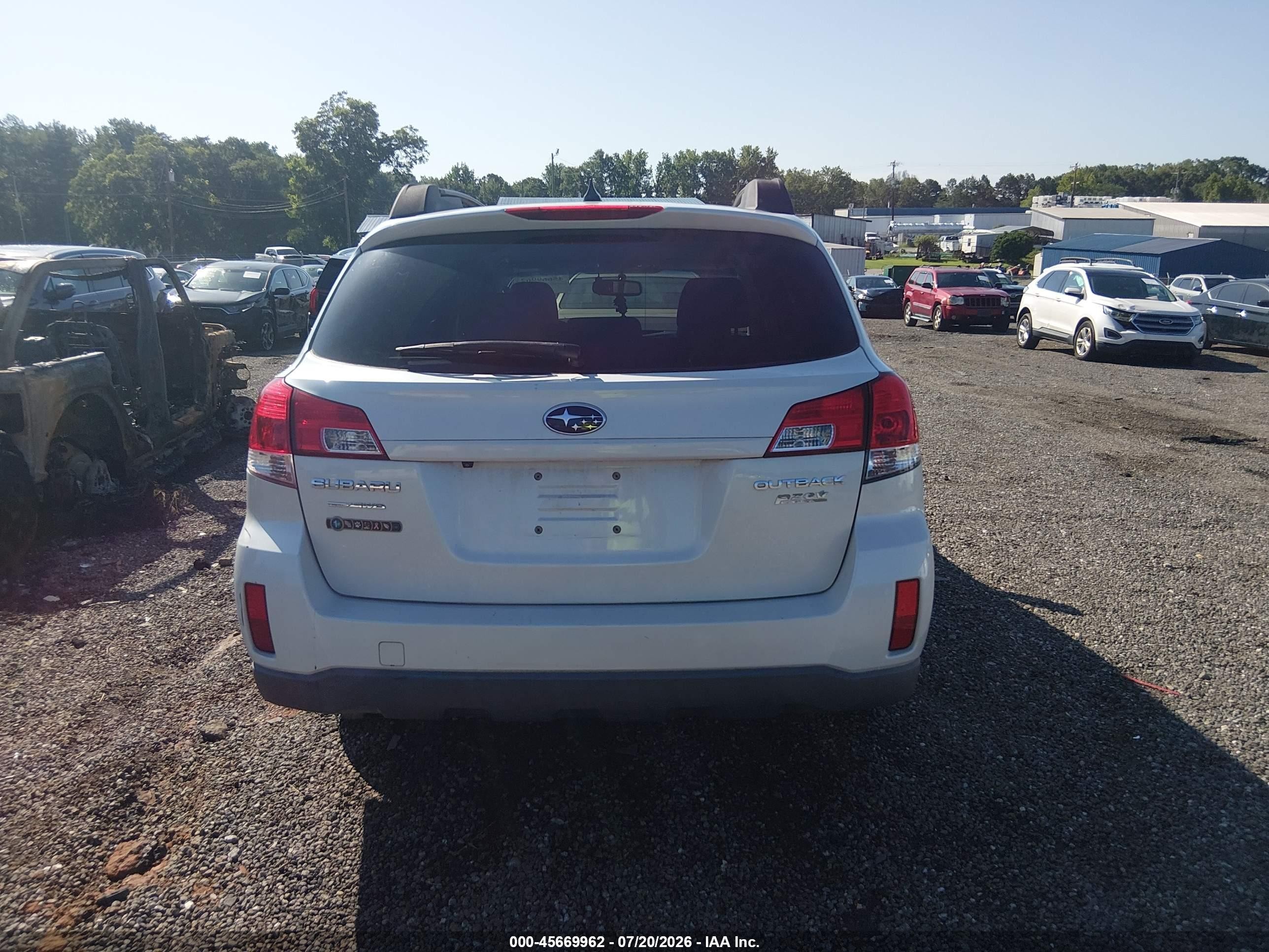 2011 Subaru Outback 2.5i Limited White vin: 4S4BRBKC6B3320566