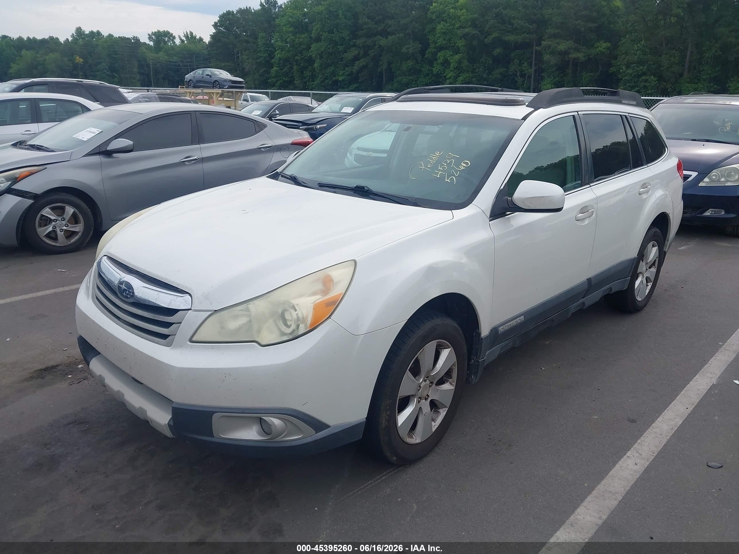 2011 Subaru Outback 2.5i Limited White vin: 4S4BRBKC6B3346097