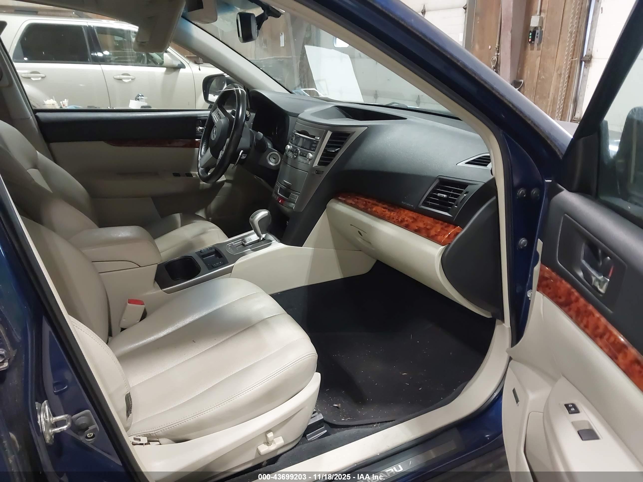 2011 Subaru Outback 2.5i Limited Синий vin: 4S4BRBKC6B3352854