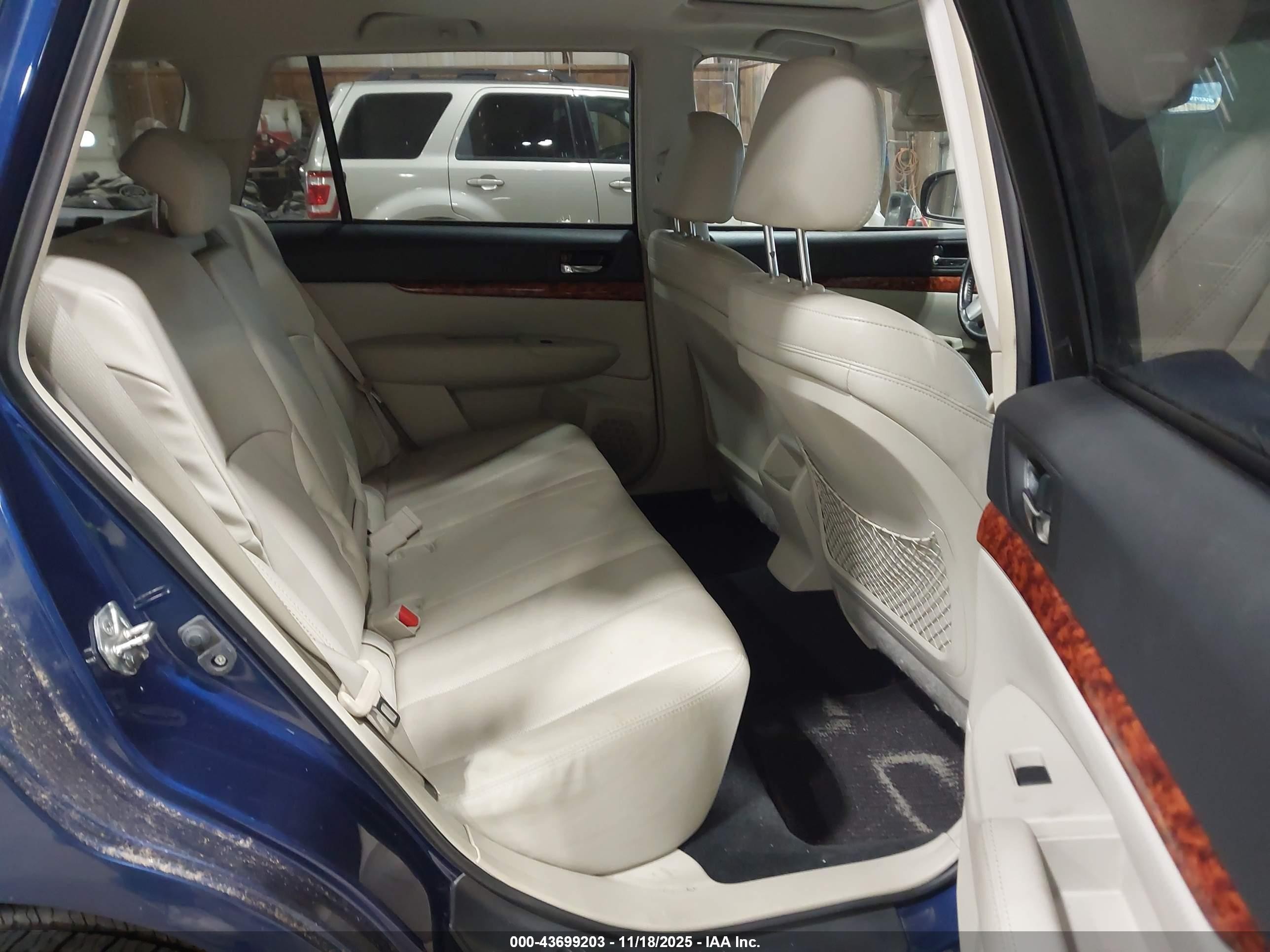 2011 Subaru Outback 2.5i Limited Синий vin: 4S4BRBKC6B3352854