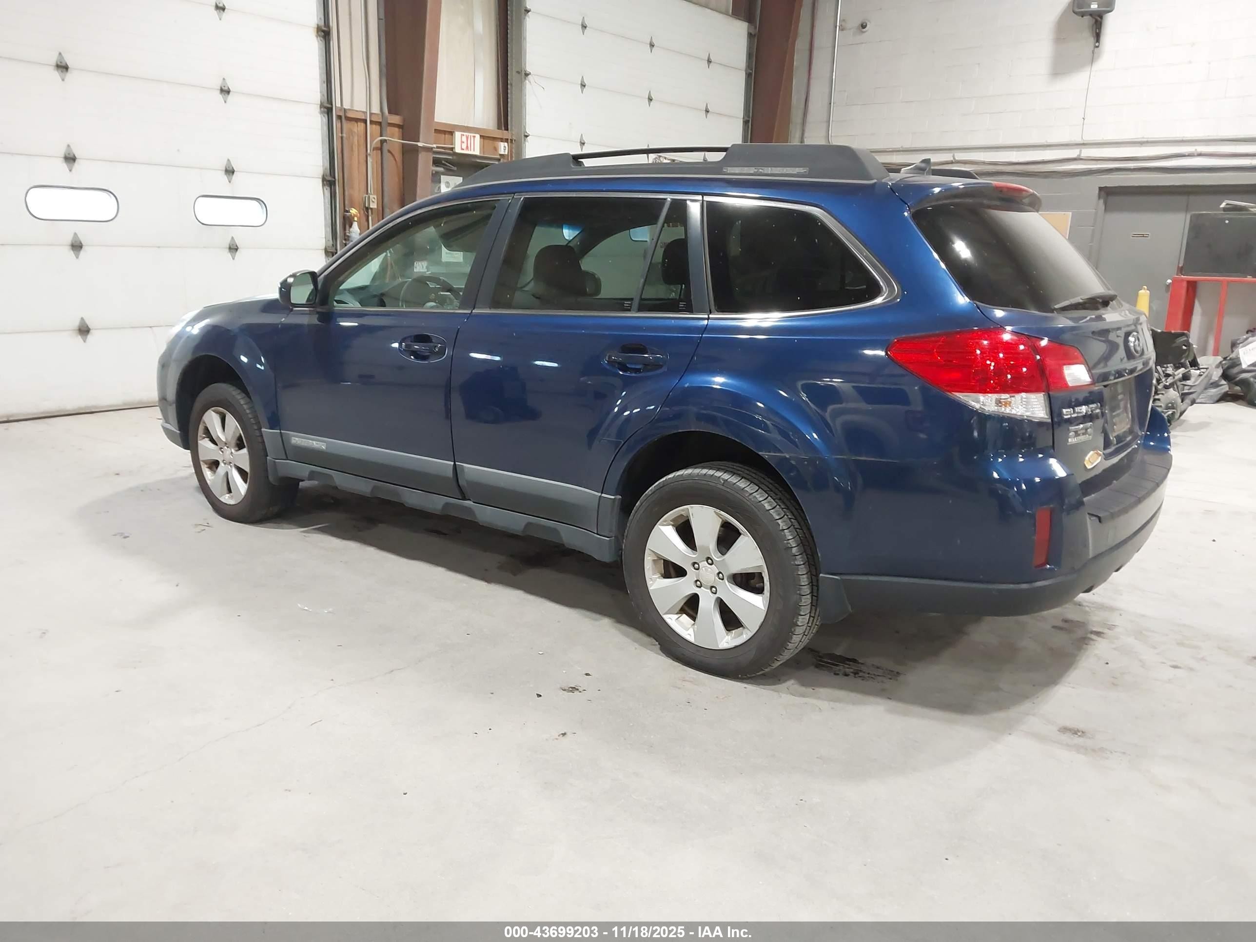 2011 Subaru Outback 2.5i Limited Синий vin: 4S4BRBKC6B3352854