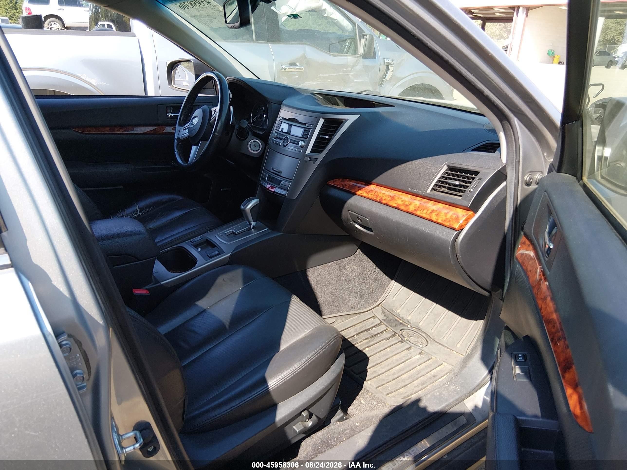 2011 Subaru Outback 2.5i Limited Silver vin: 4S4BRBKC6B3363742