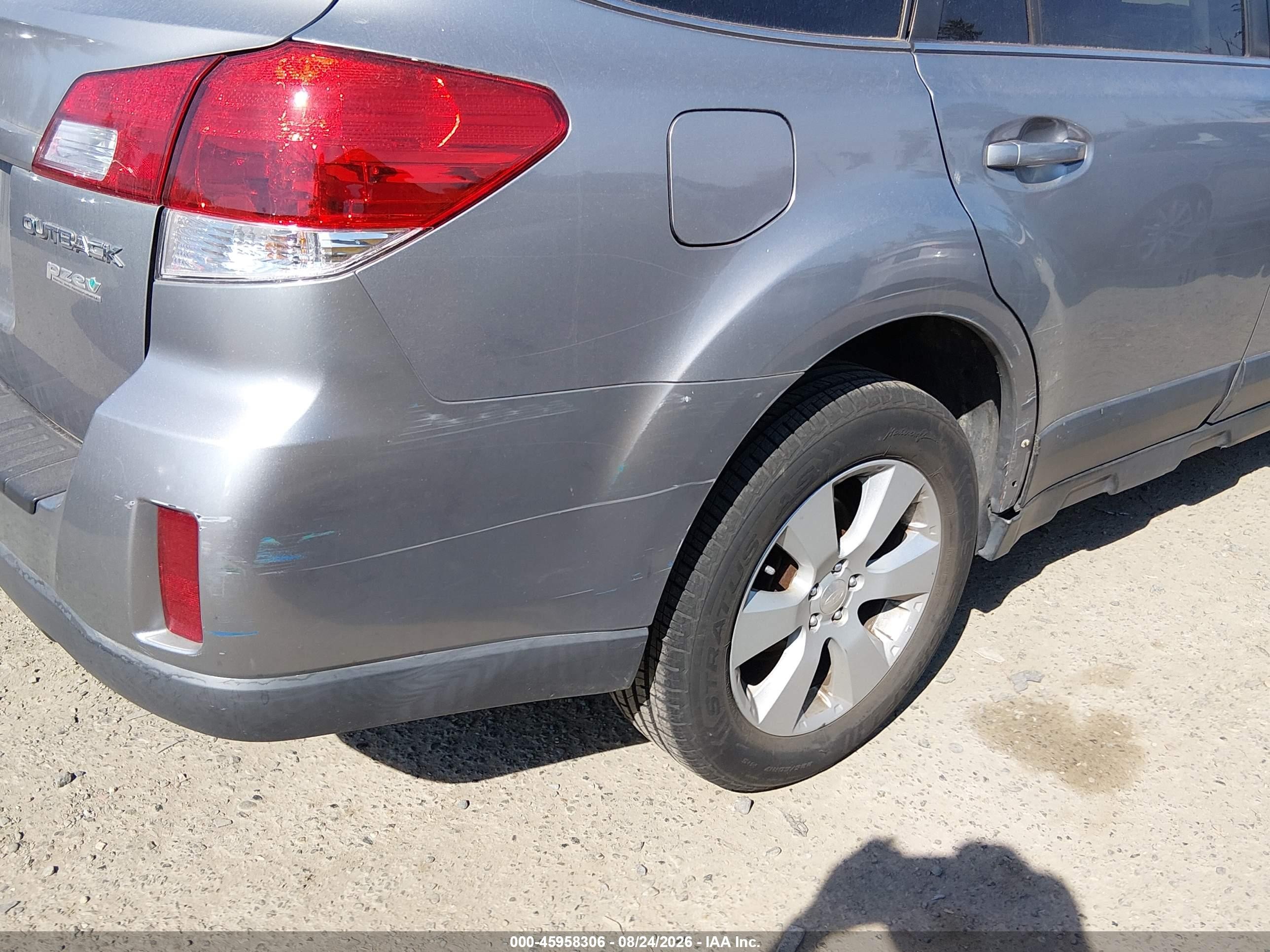 2011 Subaru Outback 2.5i Limited Silver vin: 4S4BRBKC6B3363742