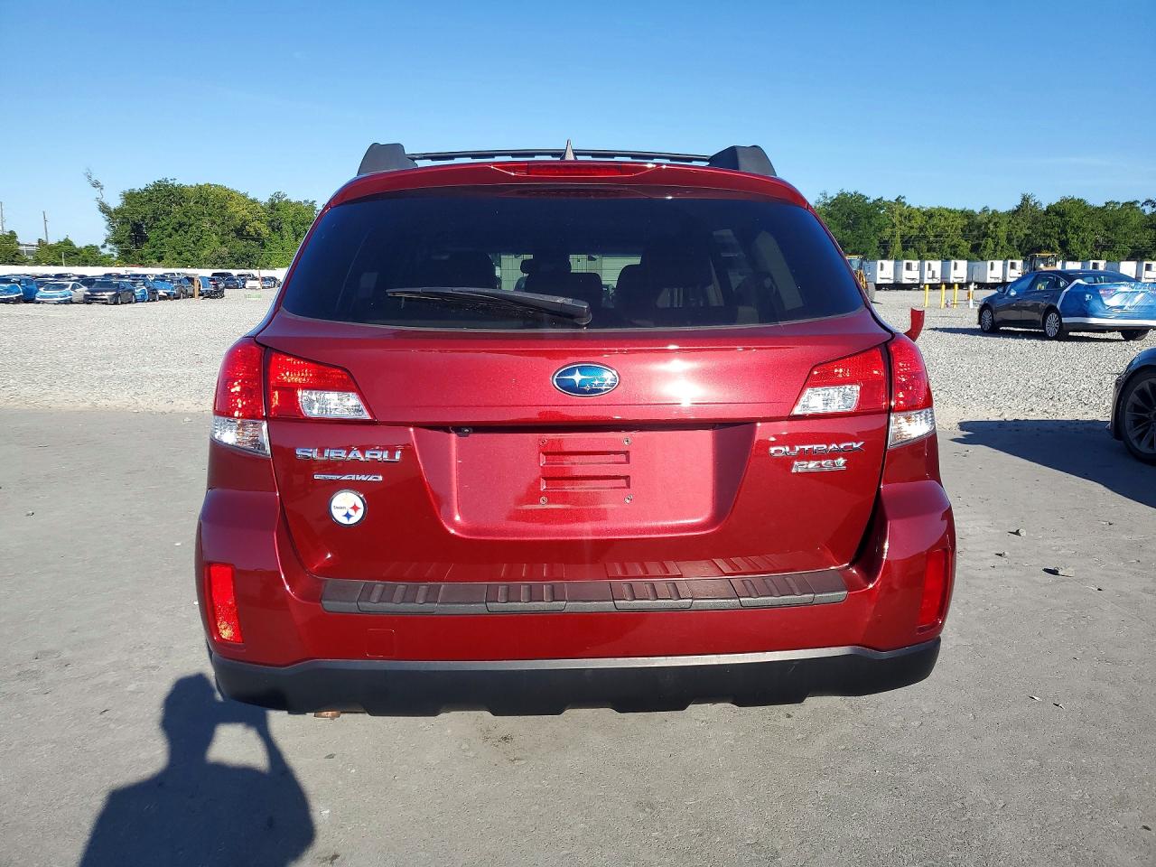 2011 Subaru Outback 2.5i Limited Red vin: 4S4BRBKC6B3389113
