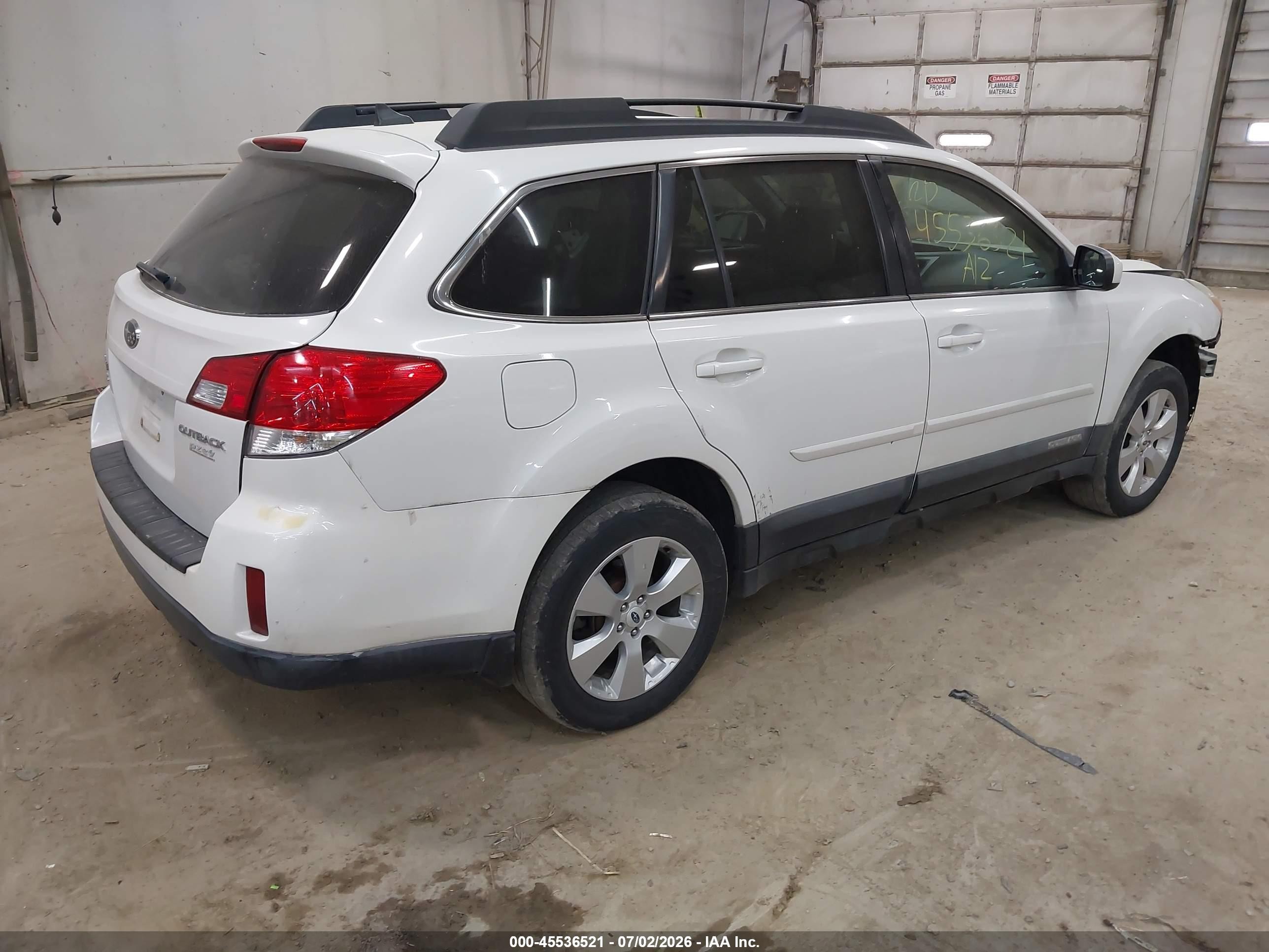 2012 Subaru Outback 2.5i Limited White vin: 4S4BRBKC6C3238502