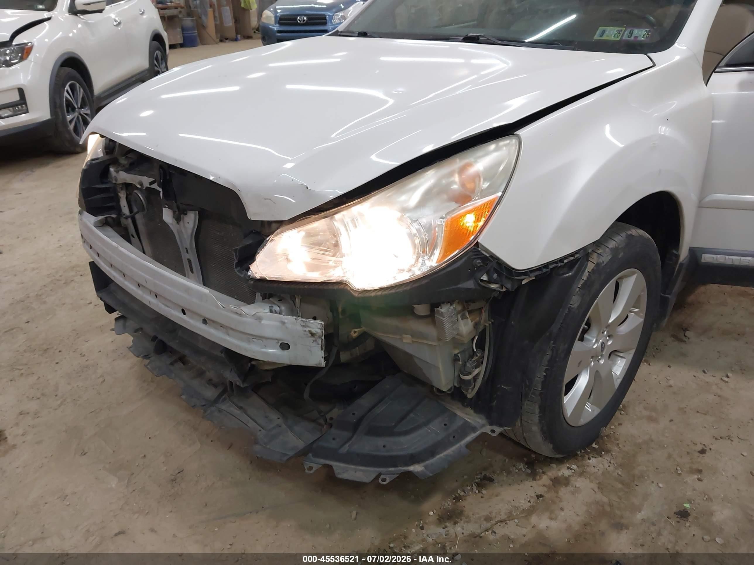 2012 Subaru Outback 2.5i Limited White vin: 4S4BRBKC6C3238502