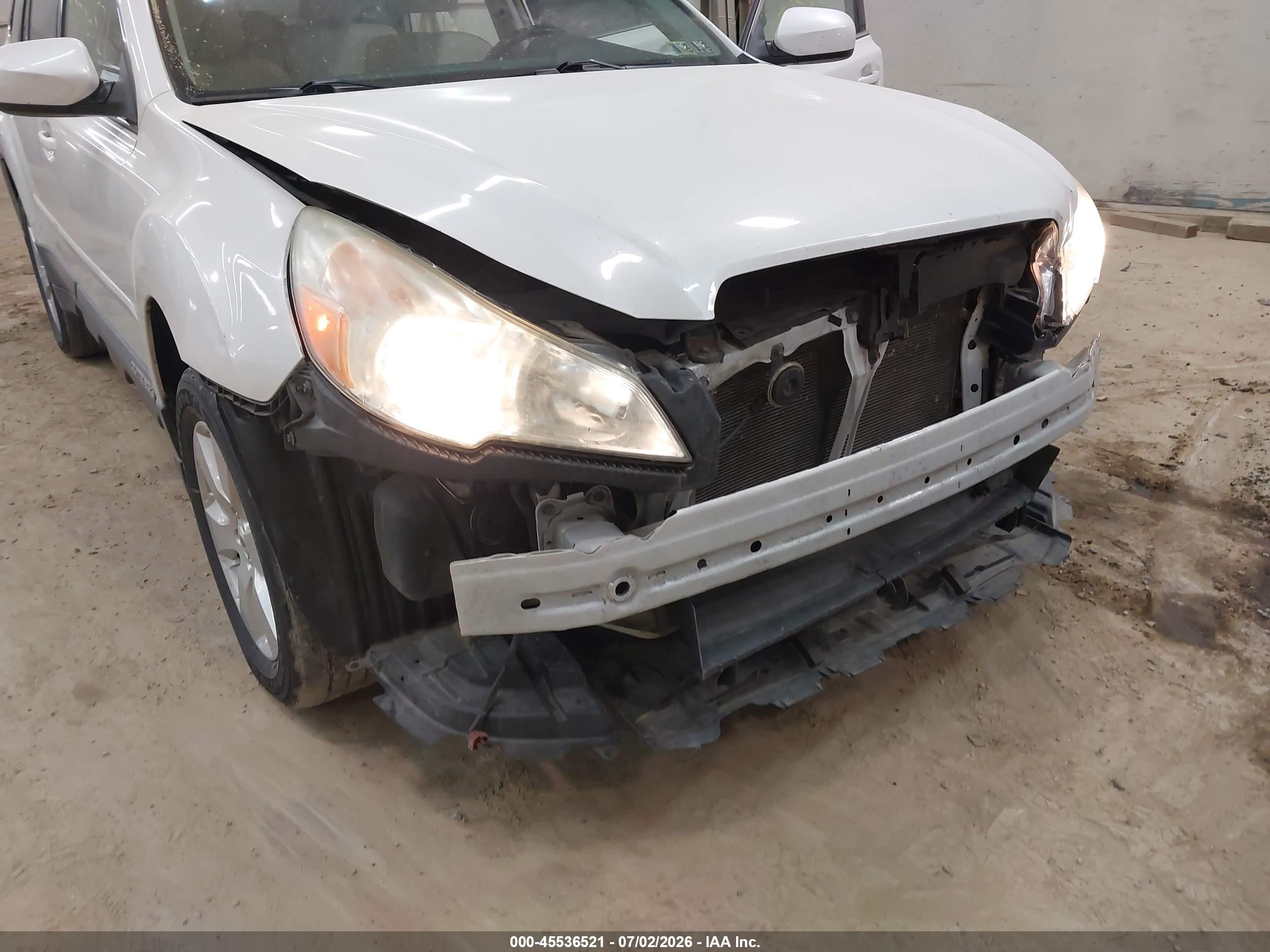 2012 Subaru Outback 2.5i Limited White vin: 4S4BRBKC6C3238502
