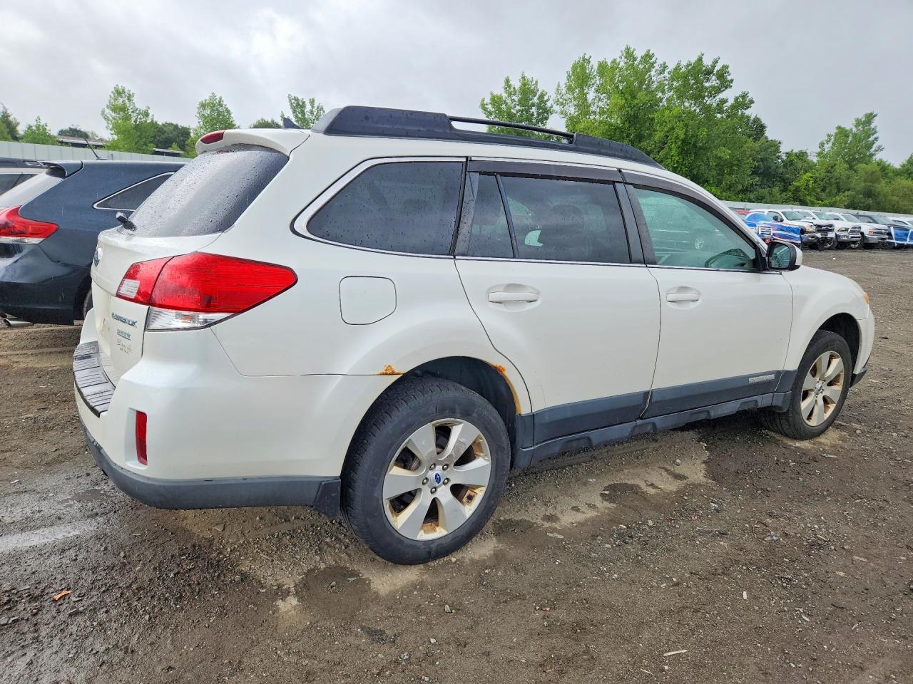 2012 Subaru Outback 2.5i Limited White vin: 4S4BRBKC6C3253727
