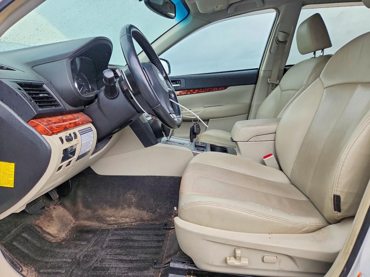 2012 Subaru Outback 2.5i Limited White vin: 4S4BRBKC6C3253727