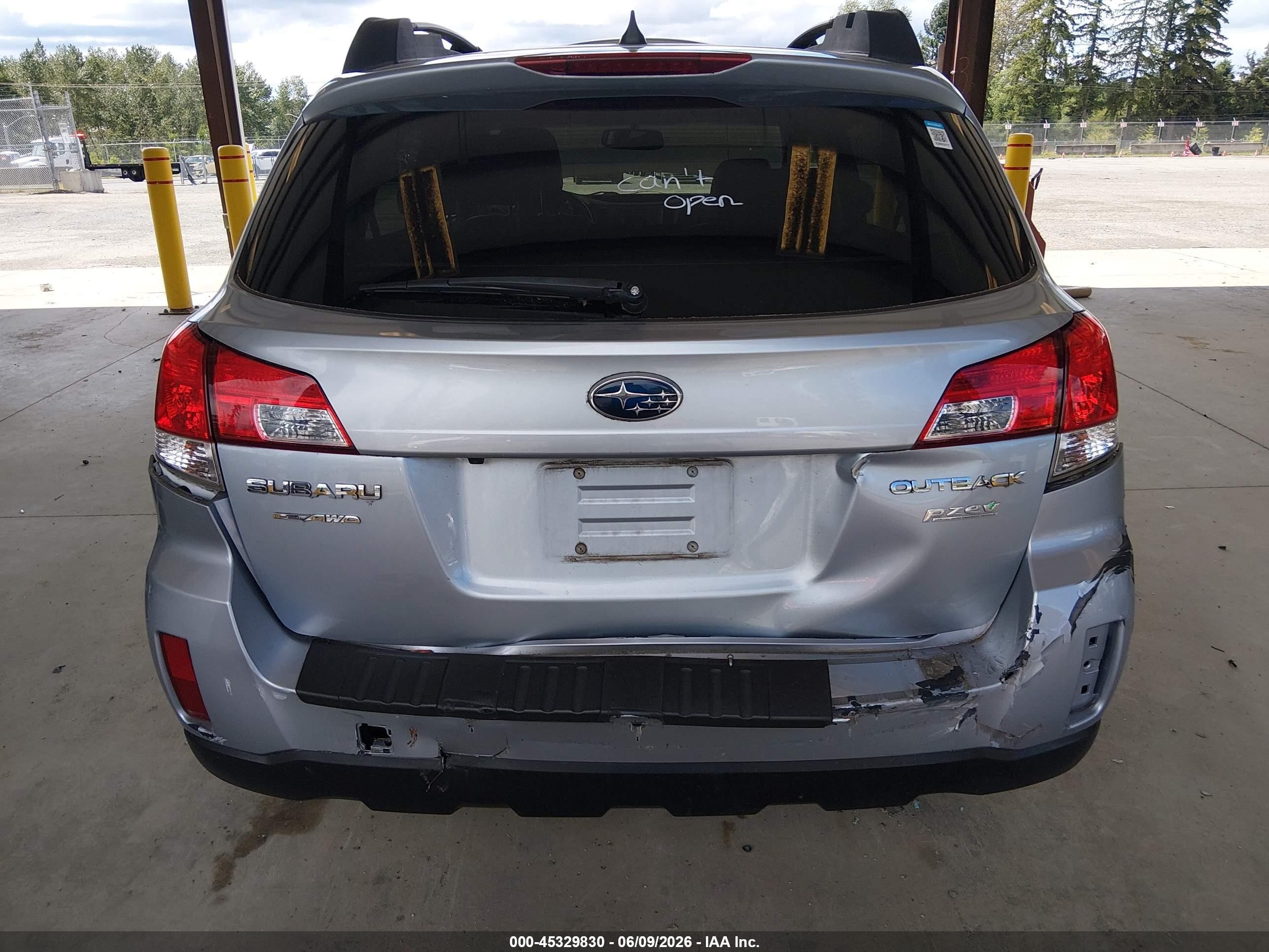 2013 Subaru Outback 2.5i Limited Серебряный vin: 4S4BRBKC6D3281061
