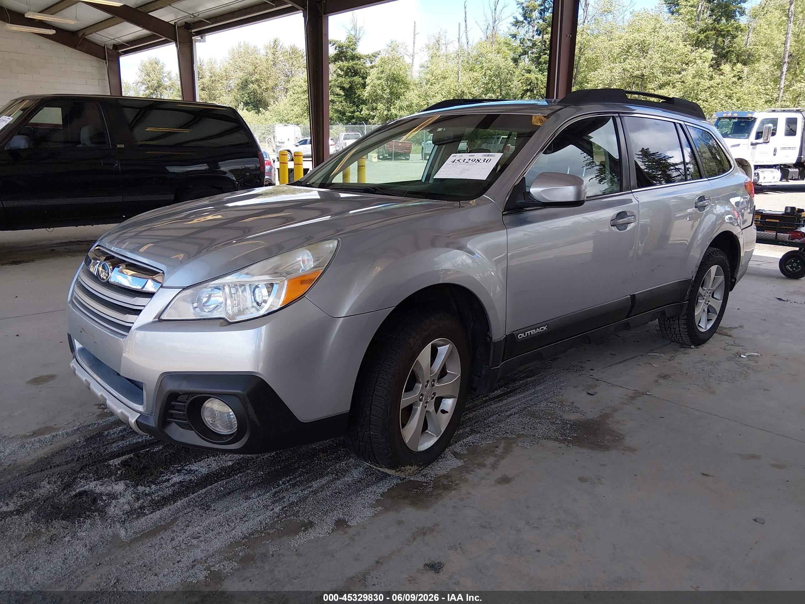 2013 Subaru Outback 2.5i Limited Серебряный vin: 4S4BRBKC6D3281061