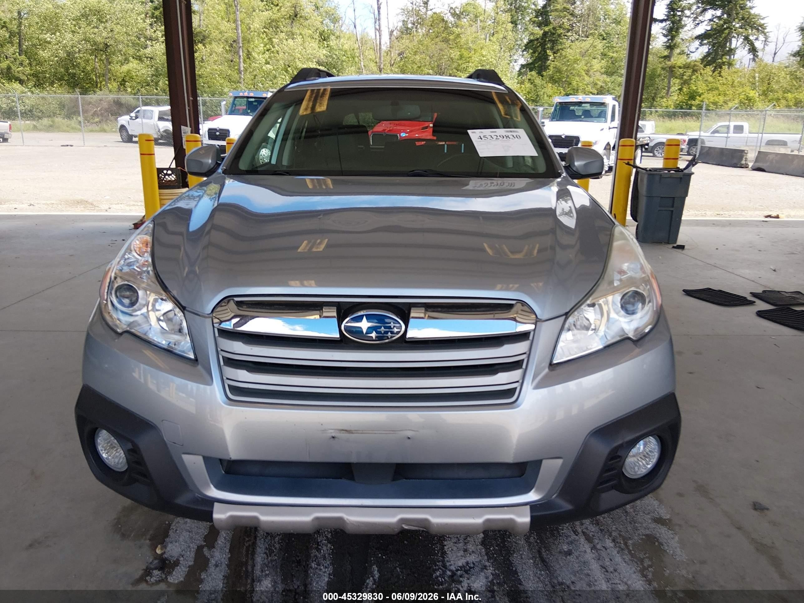 2013 Subaru Outback 2.5i Limited Серебряный vin: 4S4BRBKC6D3281061