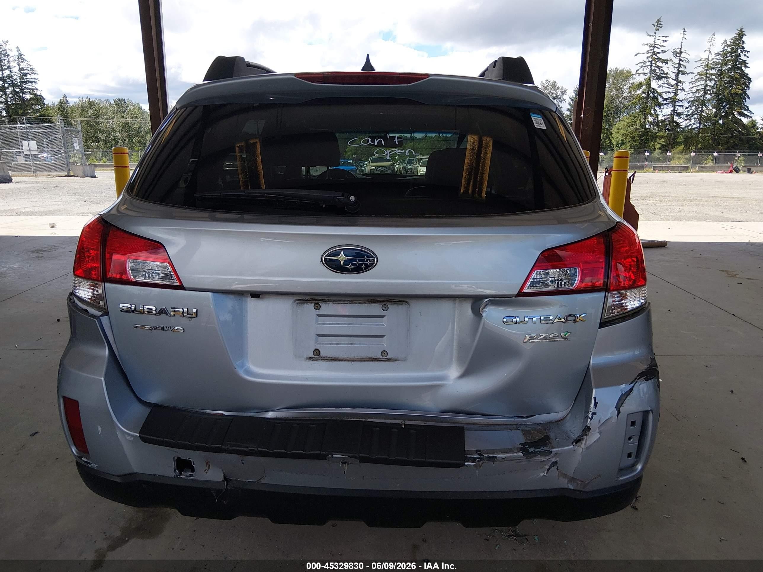 2013 Subaru Outback 2.5i Limited Серебряный vin: 4S4BRBKC6D3281061