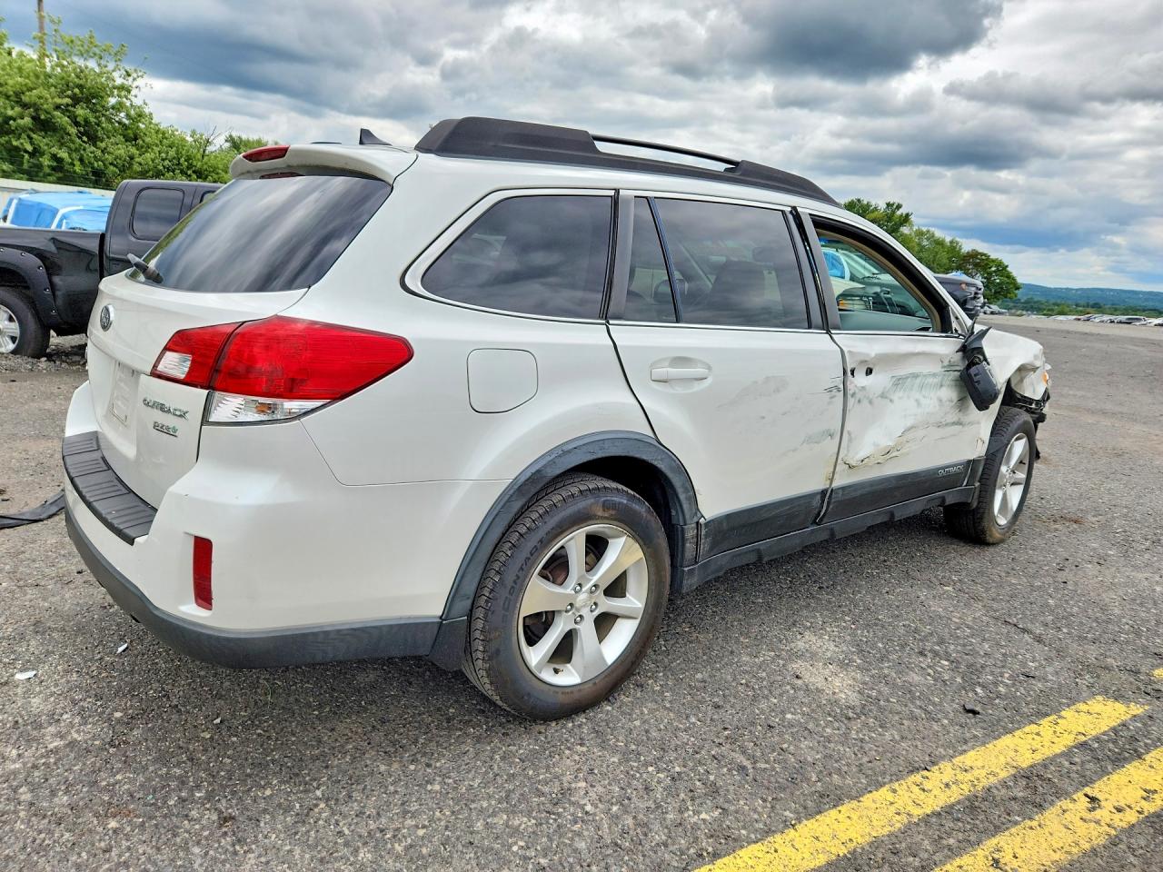 2013 Subaru Outback 2.5i Limited Белый vin: 4S4BRBKC6D3321266