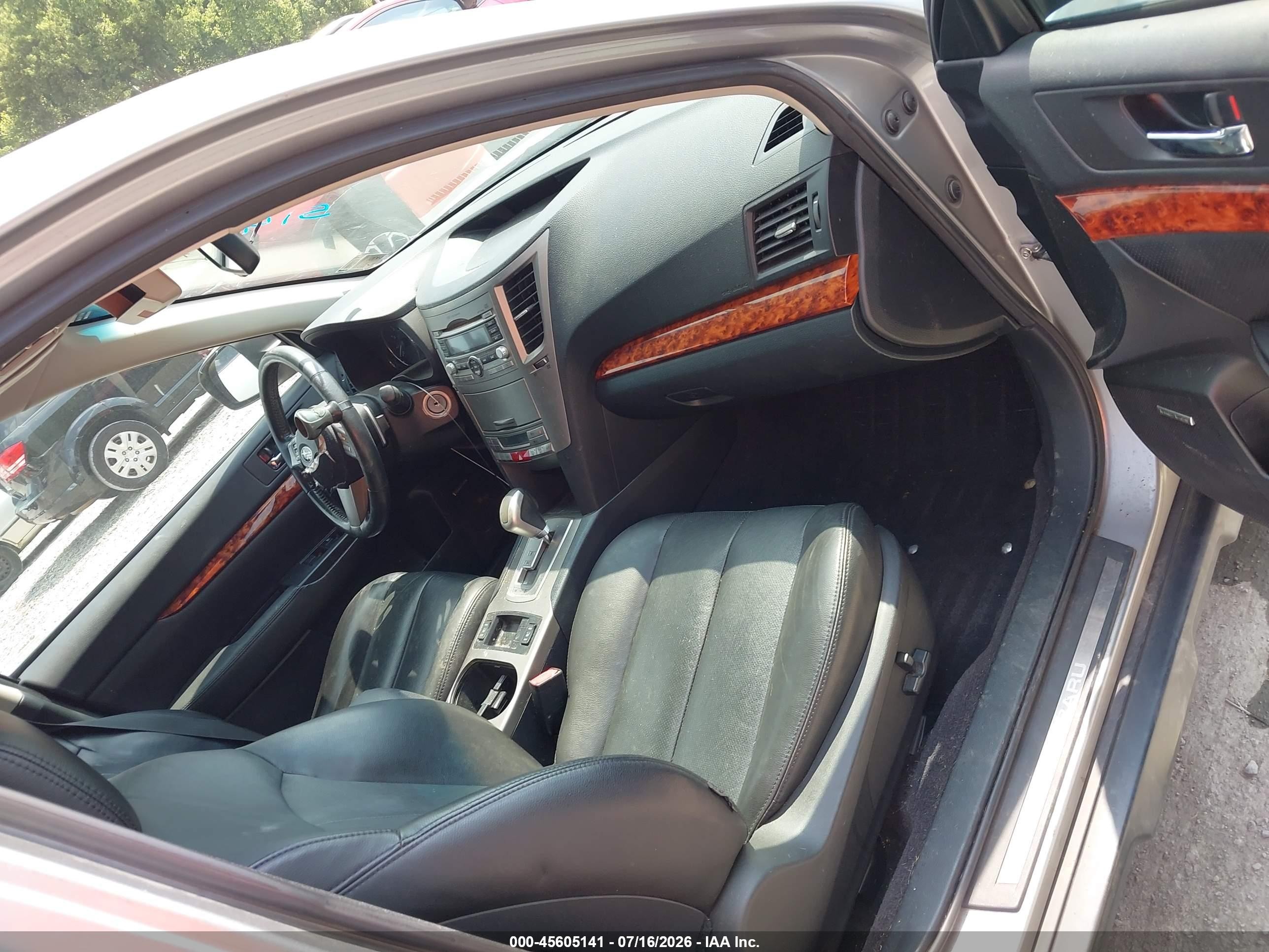 2010 Subaru Outback 2.5i Limited Silver vin: 4S4BRBKC7A3368754