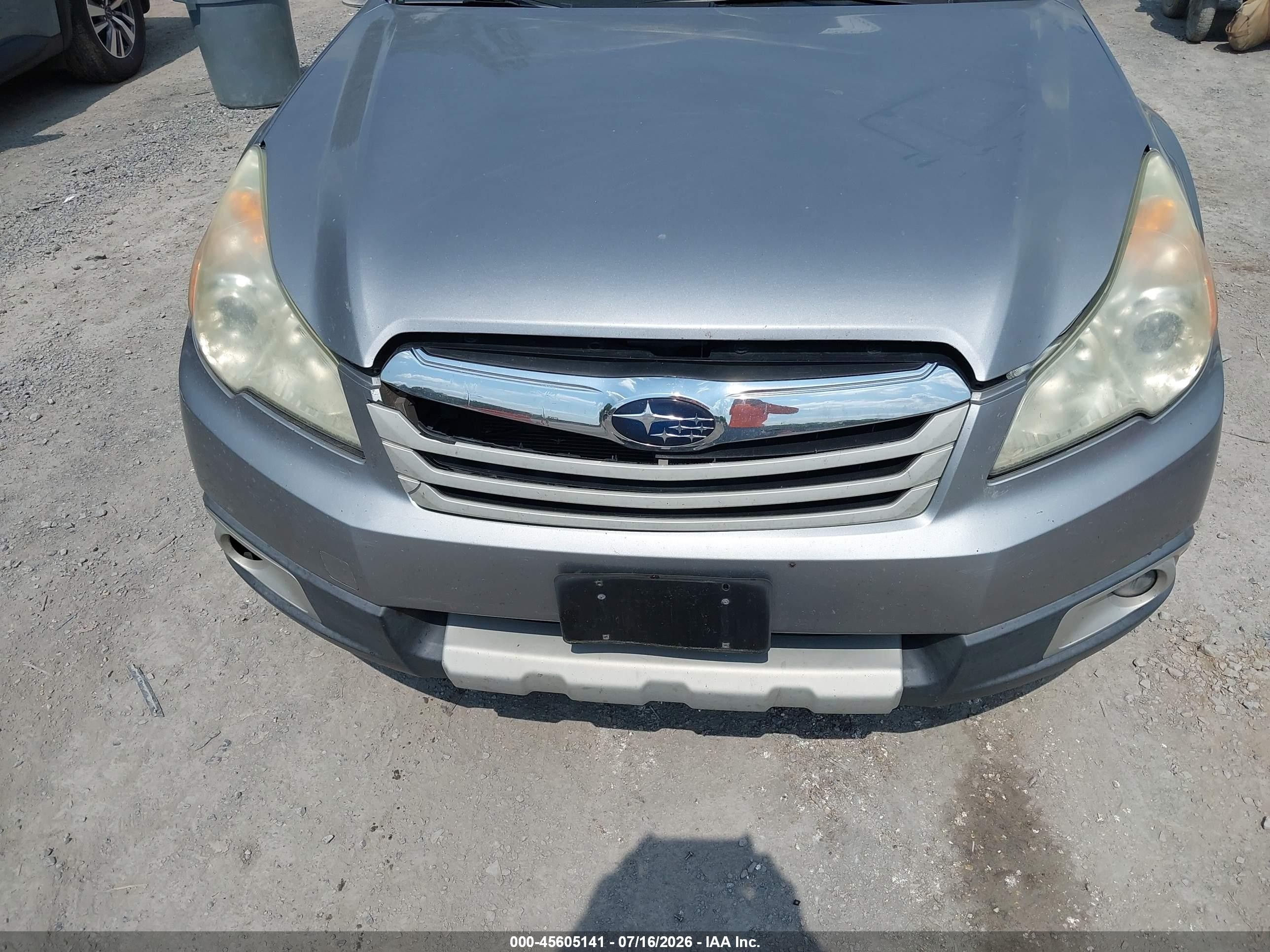 2010 Subaru Outback 2.5i Limited Silver vin: 4S4BRBKC7A3368754