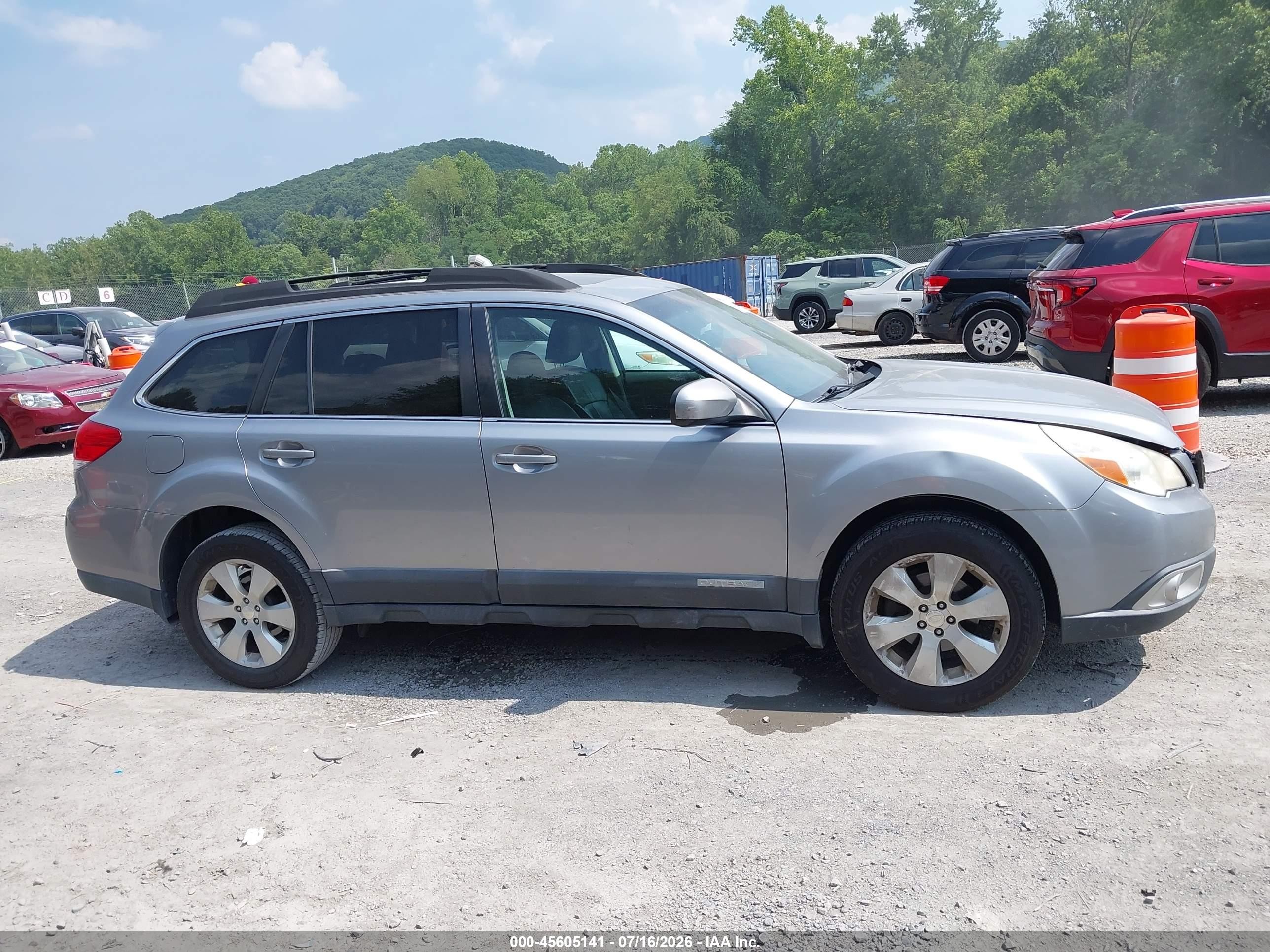 2010 Subaru Outback 2.5i Limited Silver vin: 4S4BRBKC7A3368754