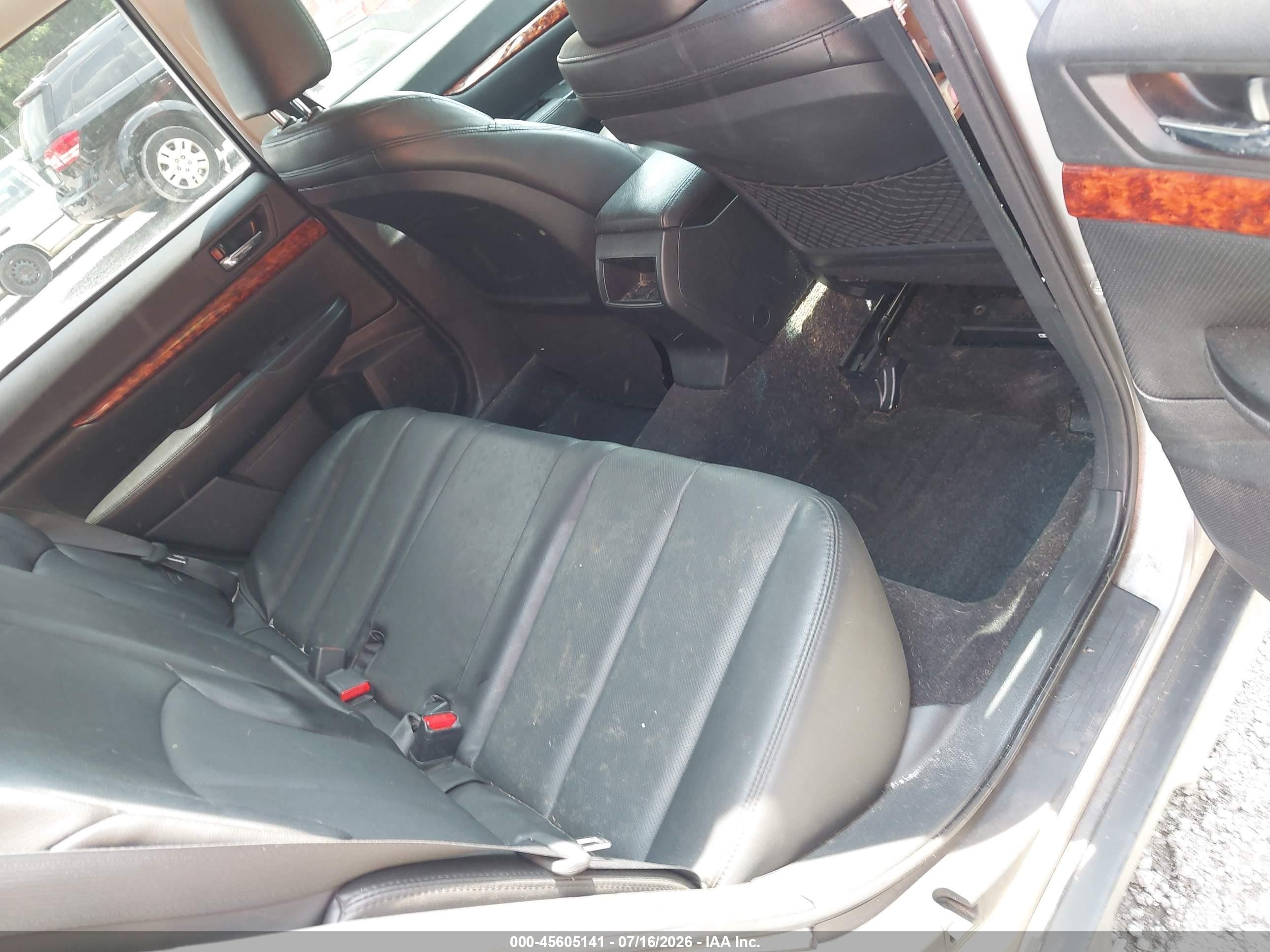 2010 Subaru Outback 2.5i Limited Silver vin: 4S4BRBKC7A3368754
