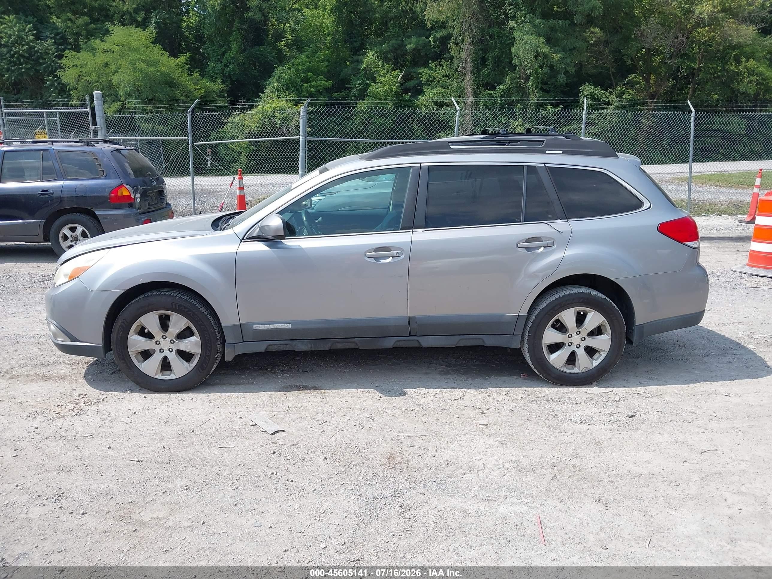 2010 Subaru Outback 2.5i Limited Silver vin: 4S4BRBKC7A3368754