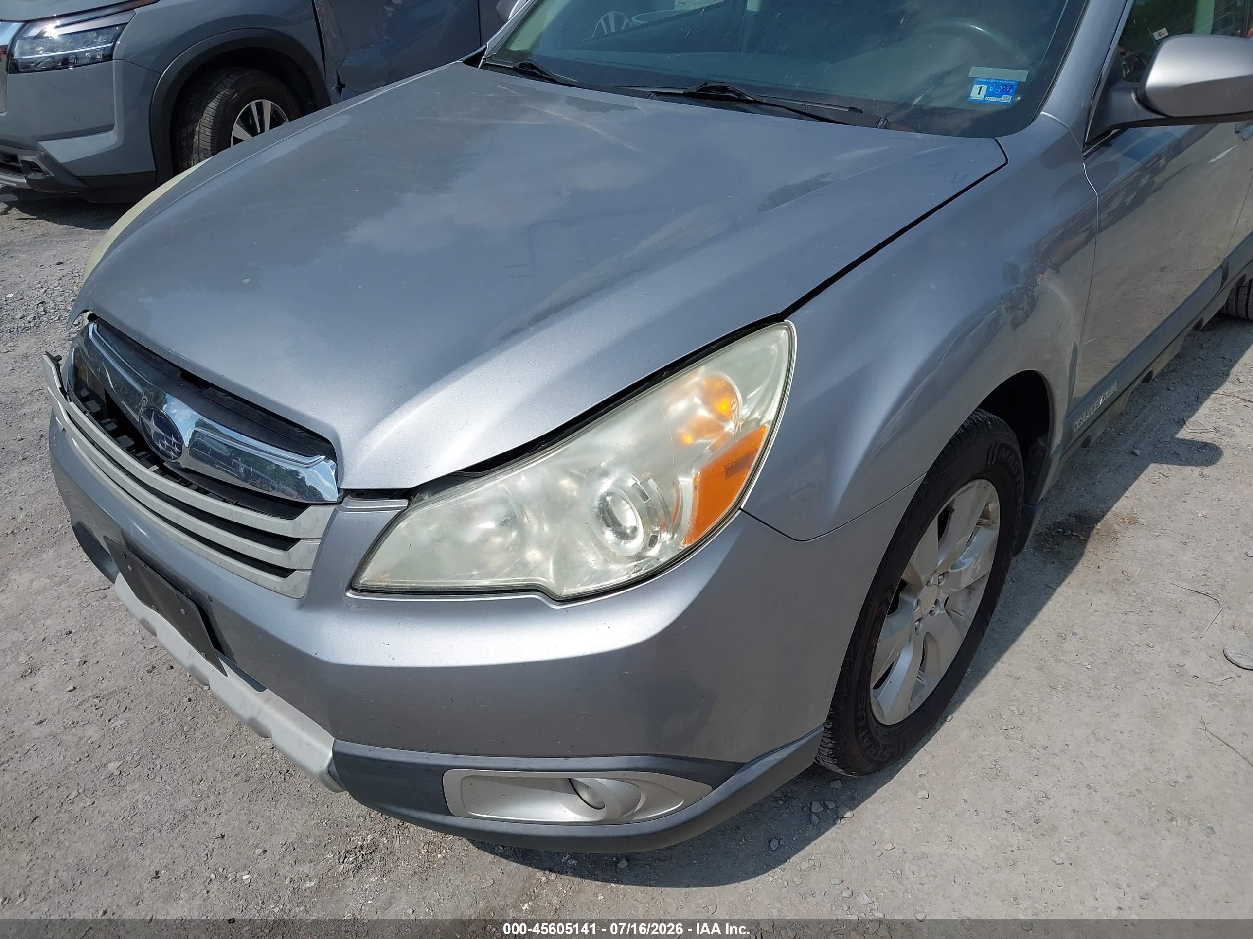 2010 Subaru Outback 2.5i Limited Silver vin: 4S4BRBKC7A3368754