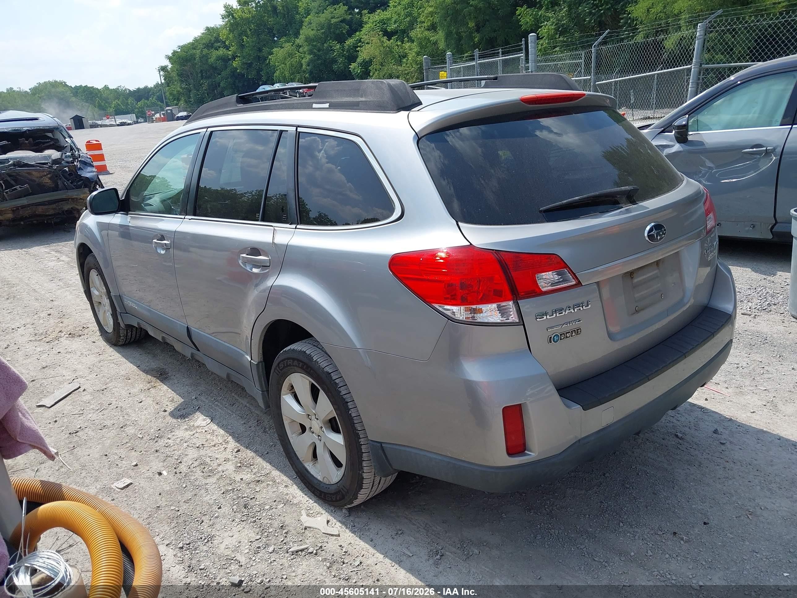 2010 Subaru Outback 2.5i Limited Silver vin: 4S4BRBKC7A3368754