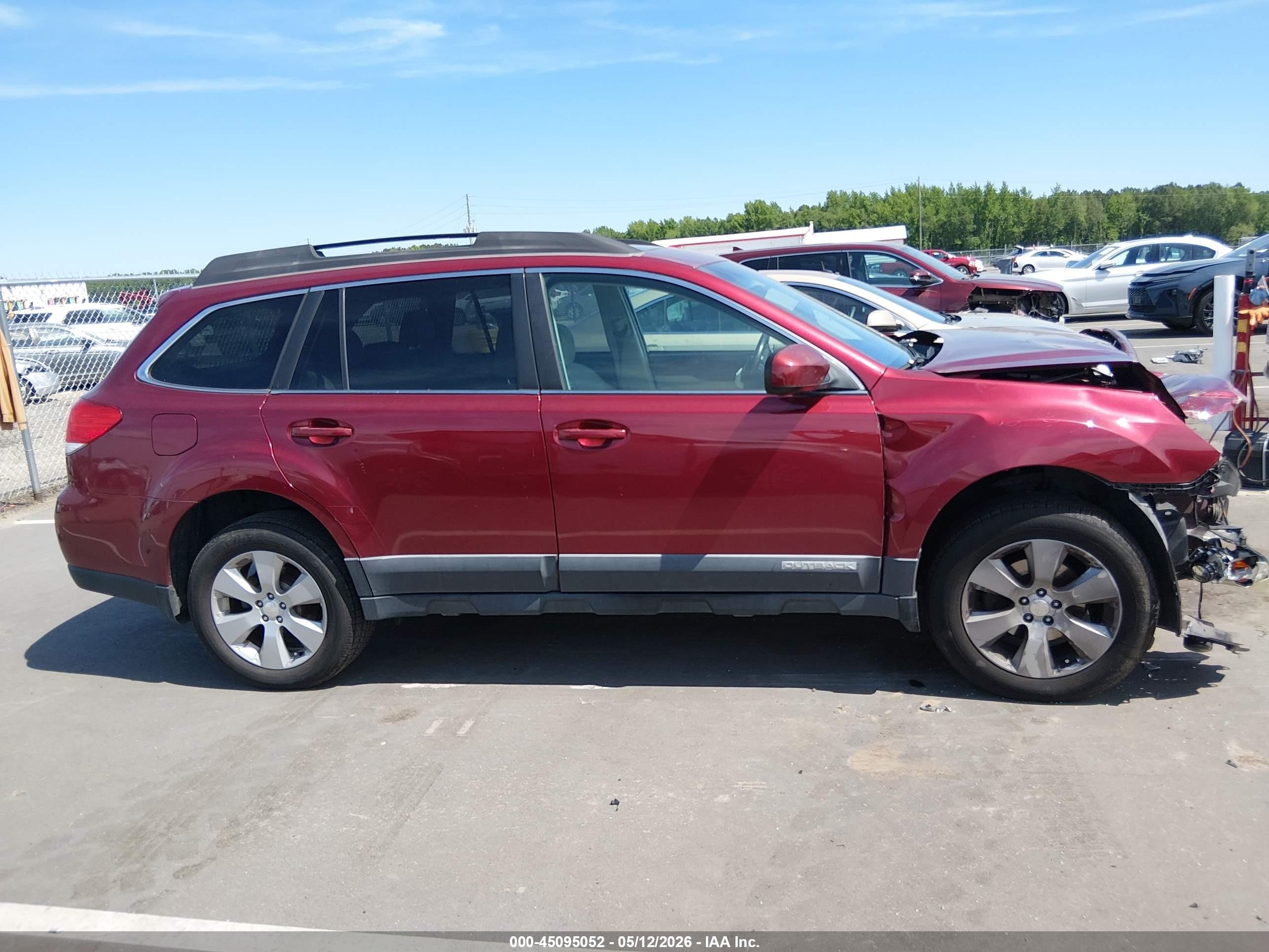 2011 Subaru Outback 2.5i Limited Red vin: 4S4BRBKC7B3329017