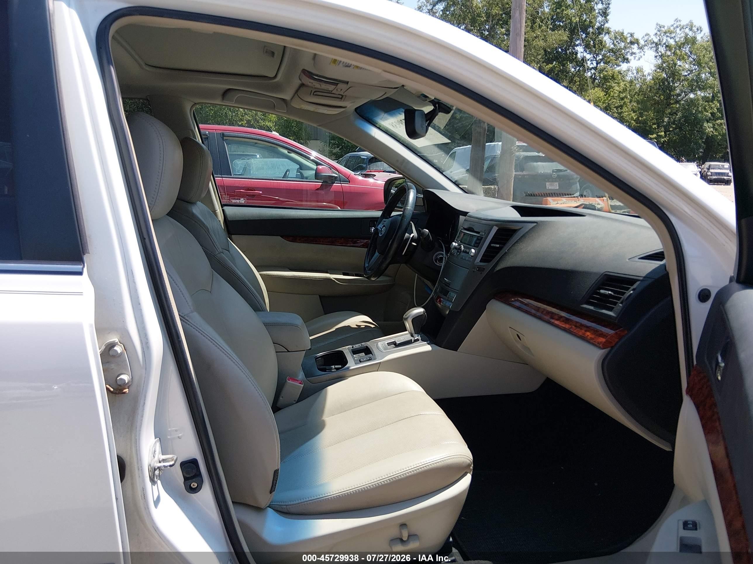 2011 Subaru Outback 2.5i Limited White vin: 4S4BRBKC7B3353012