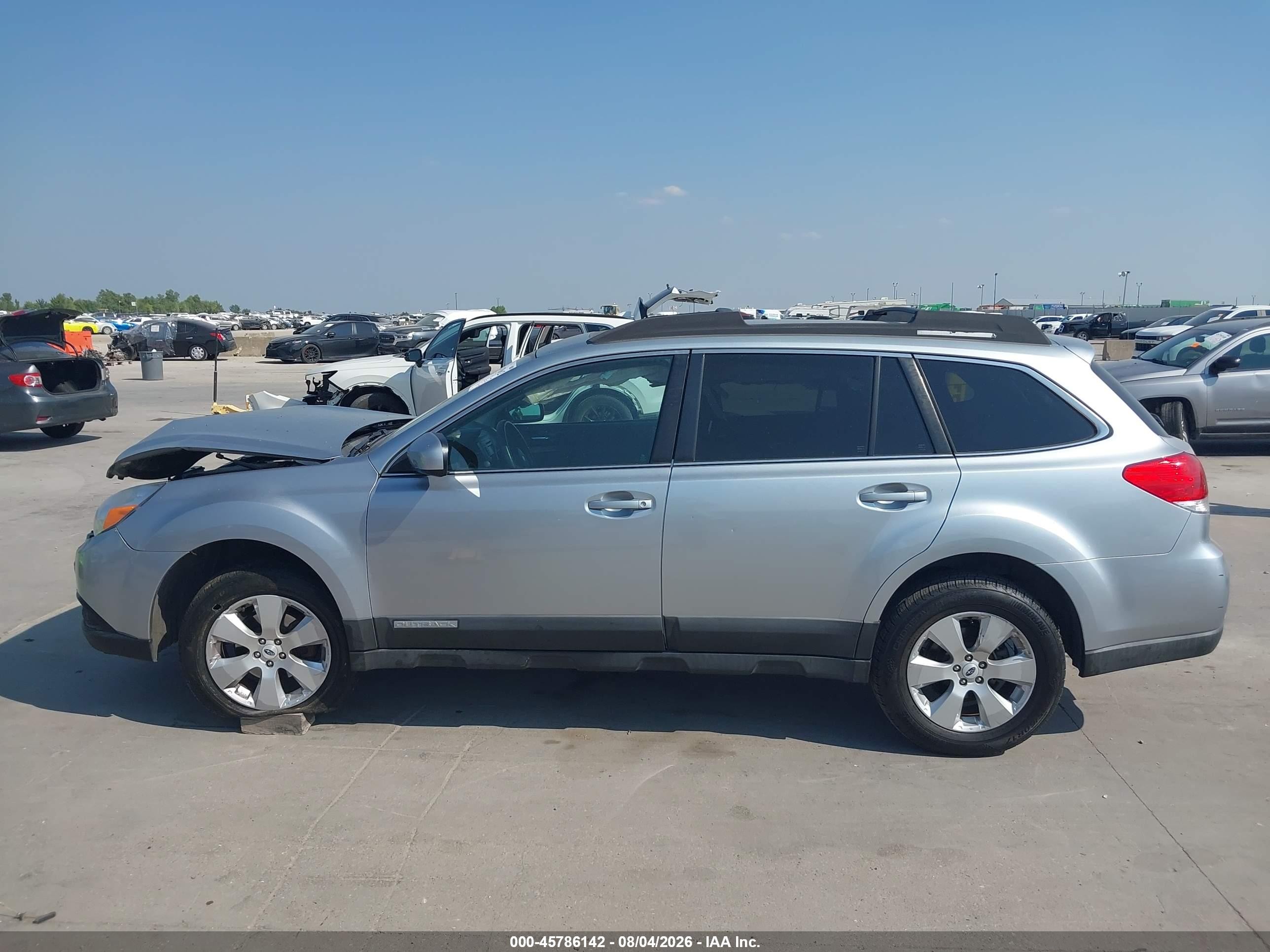 2012 Subaru Outback 2.5i Limited Silver vin: 4S4BRBKC7C3266356