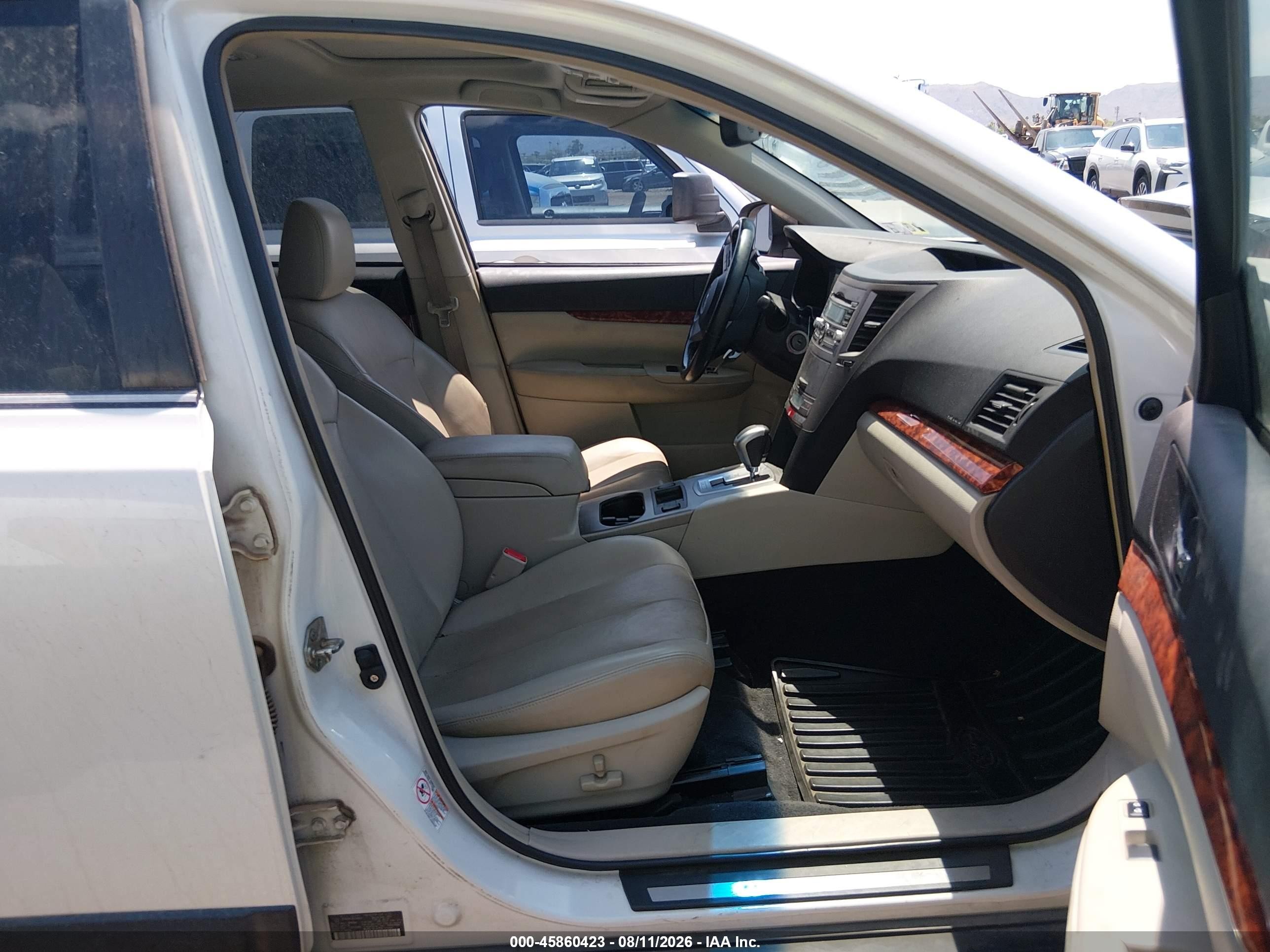 2011 Subaru Outback 2.5i Limited White vin: 4S4BRBKC8B3398055