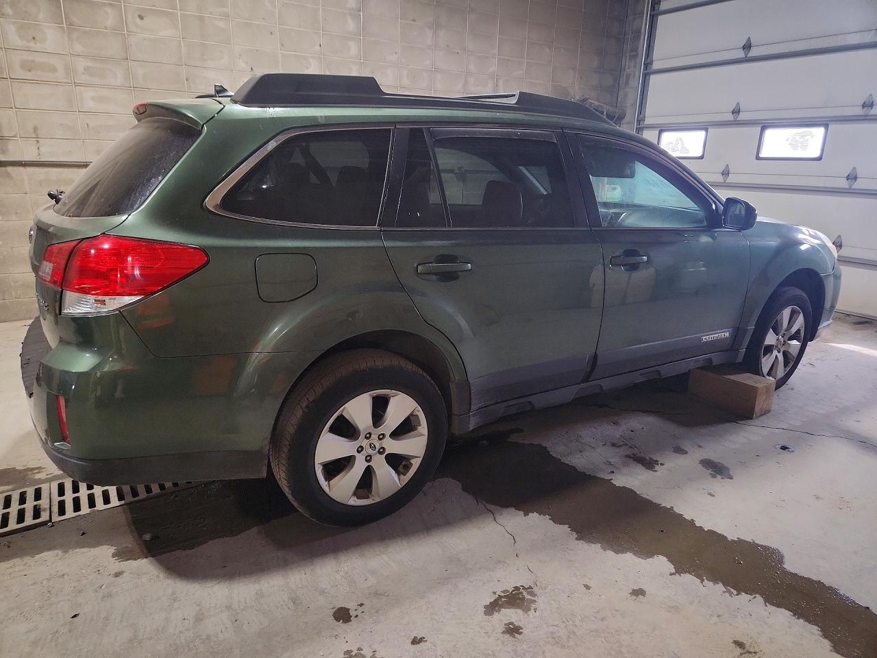 2011 Subaru Outback 2.5i Limited Green vin: 4S4BRBKC8B3421723