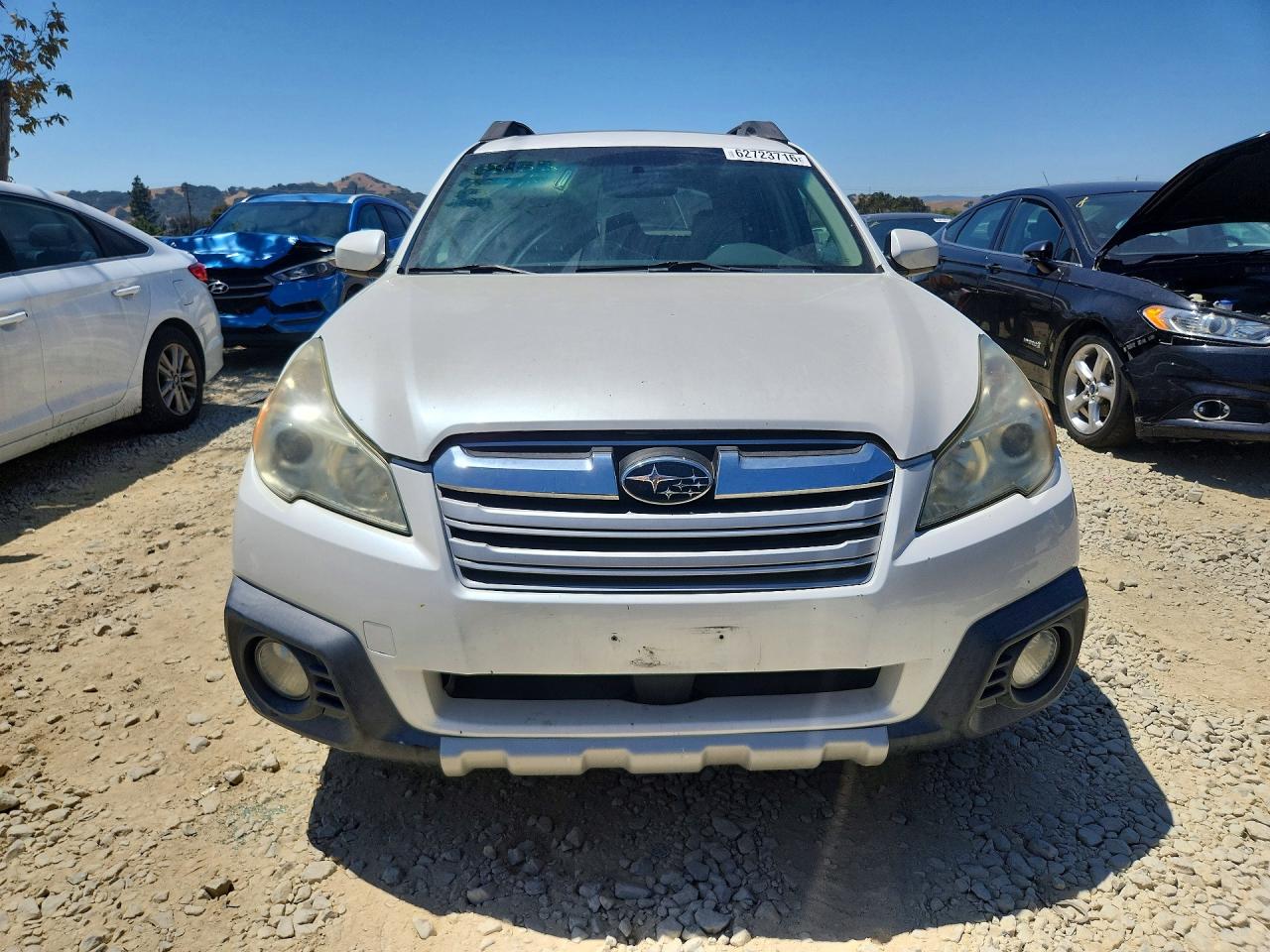 2013 Subaru Outback 2.5i Limited White vin: 4S4BRBKC8D3217670