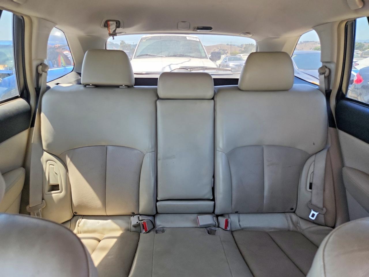 2013 Subaru Outback 2.5i Limited White vin: 4S4BRBKC8D3217670