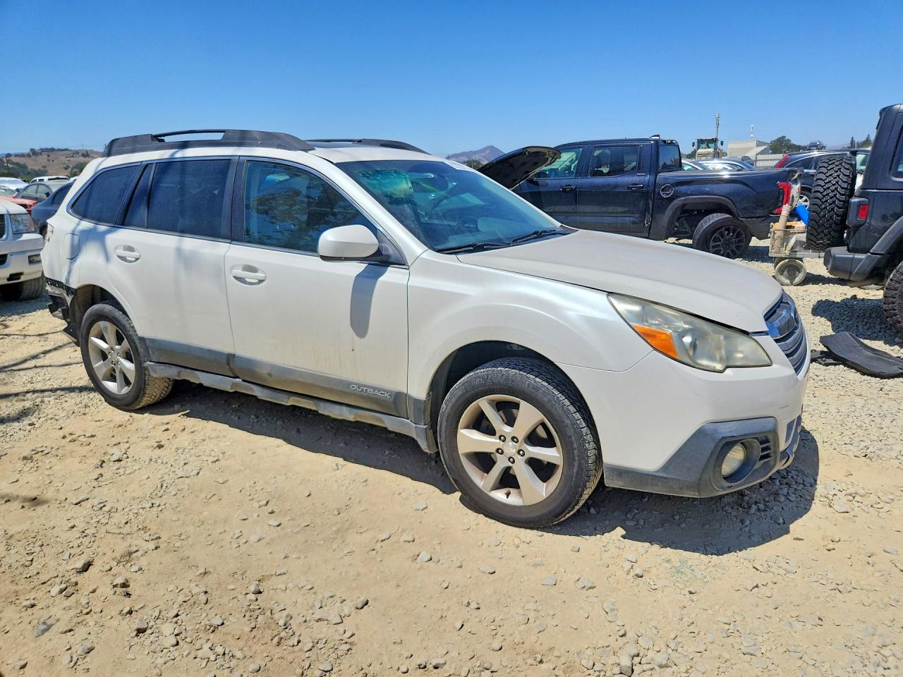 2013 Subaru Outback 2.5i Limited White vin: 4S4BRBKC8D3217670