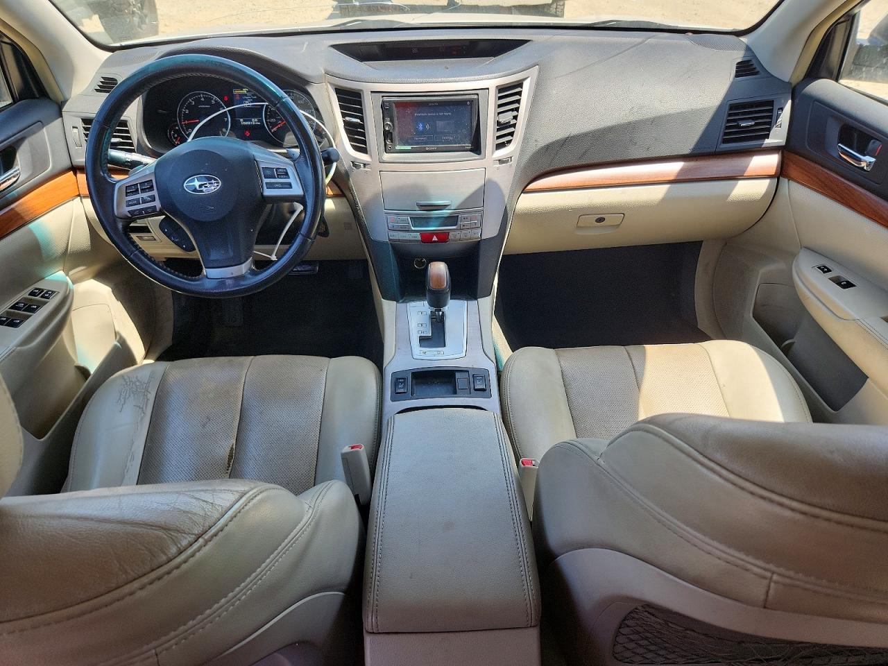 2013 Subaru Outback 2.5i Limited White vin: 4S4BRBKC8D3217670