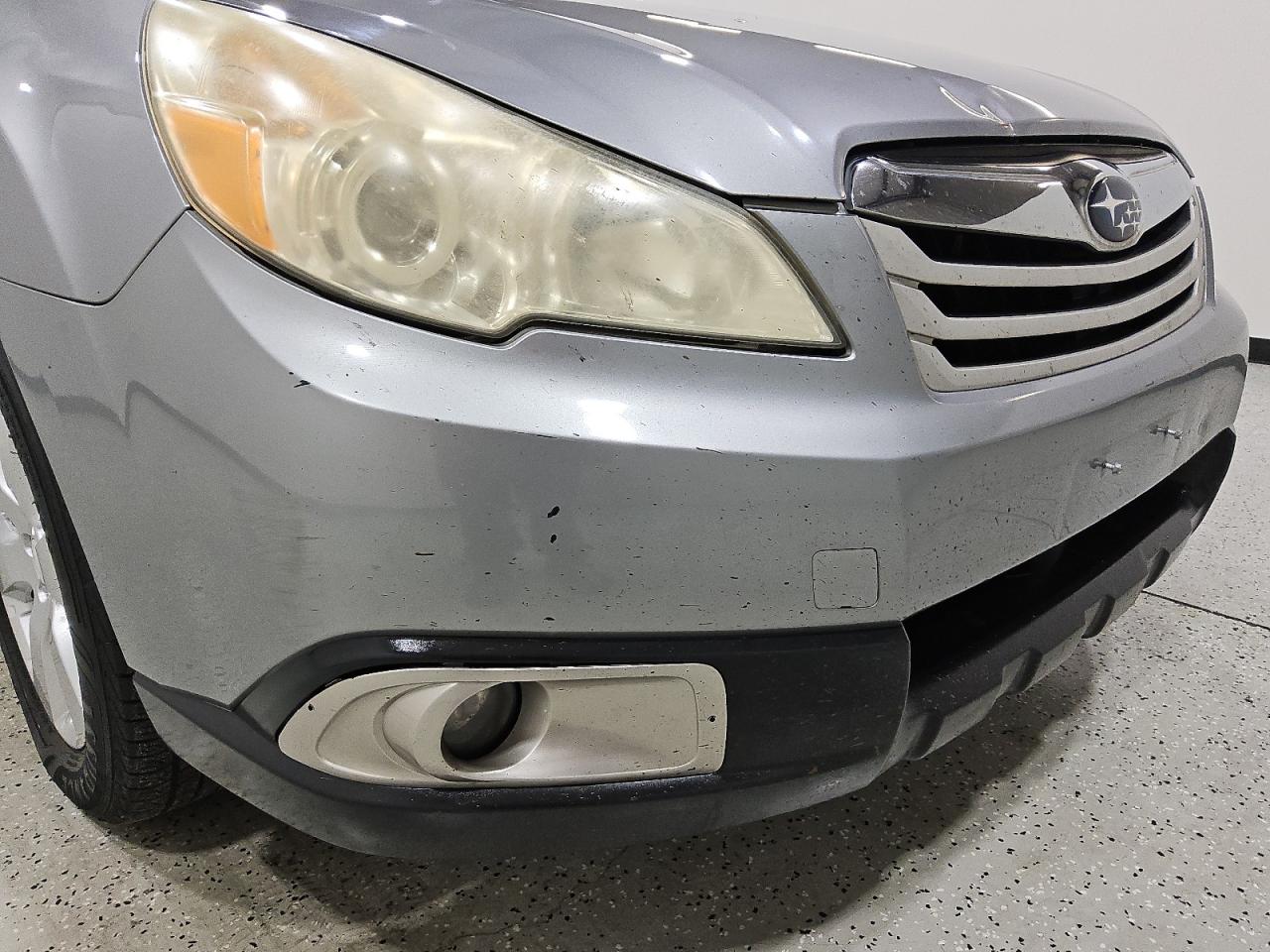 2011 Subaru Outback 2.5i Limited Серый vin: 4S4BRBKC9B3315183 Damage: Front Bumper, Heavy Scratch, > 12 Inches