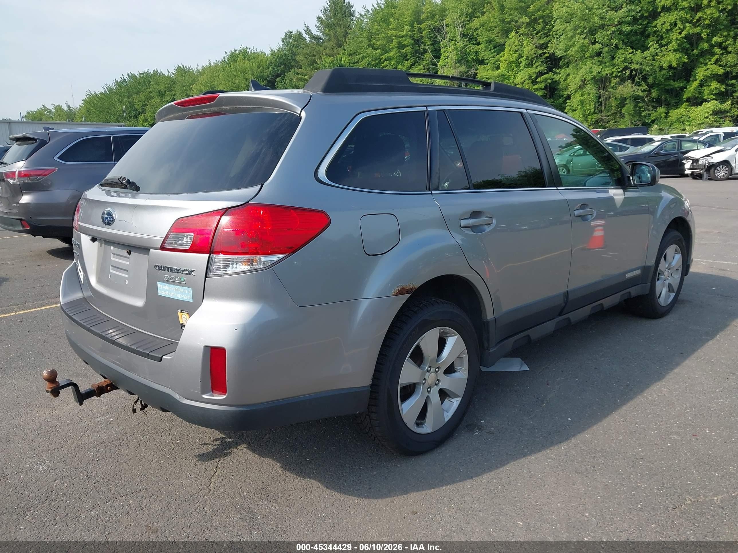 2011 Subaru Outback 2.5i Limited Silver vin: 4S4BRBKC9B3334493